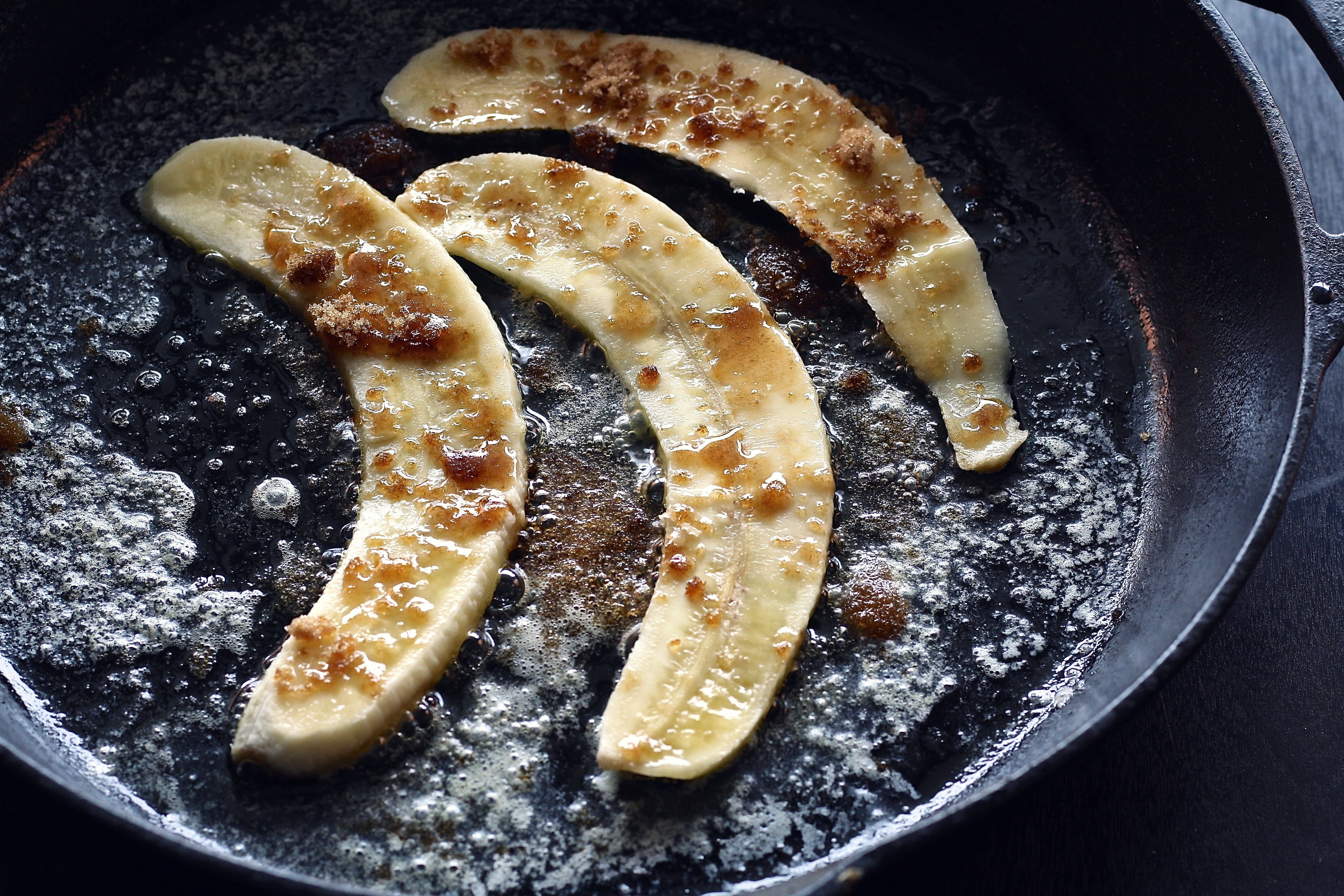 banana, food and drink, 4K, preparation, fried, temptation, sweet food, no people, fresh, syrup, homemade, indoors, caramelized, breakfast, fruit, sugar, HD Wallpaper