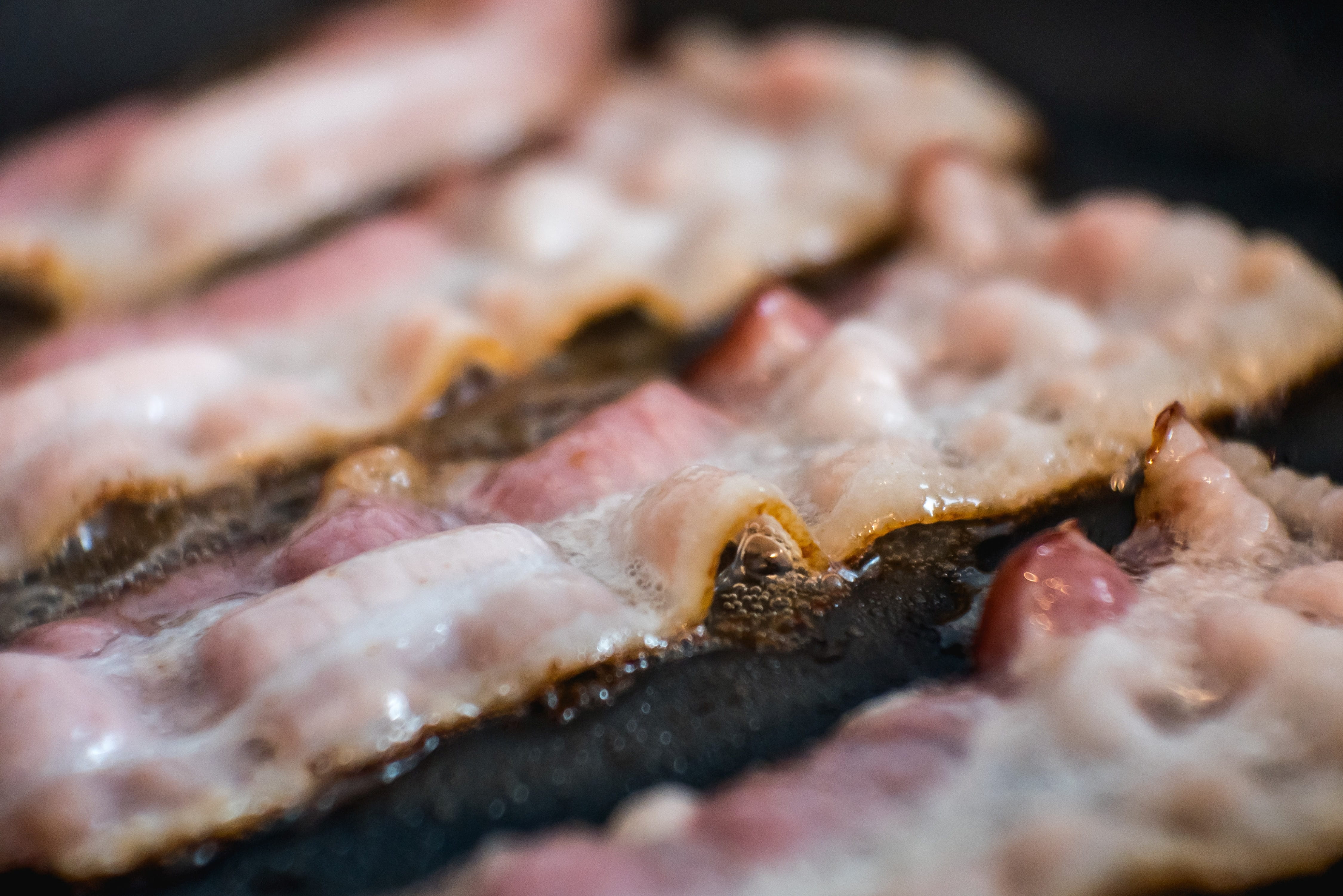 still life, closeup, pan, cast, cooking, food and drink, crockery, meat, fatty, delicious, sizzling, pieces, iron, breakfast, bacon, pork, ready-to-eat, HD Wallpaper