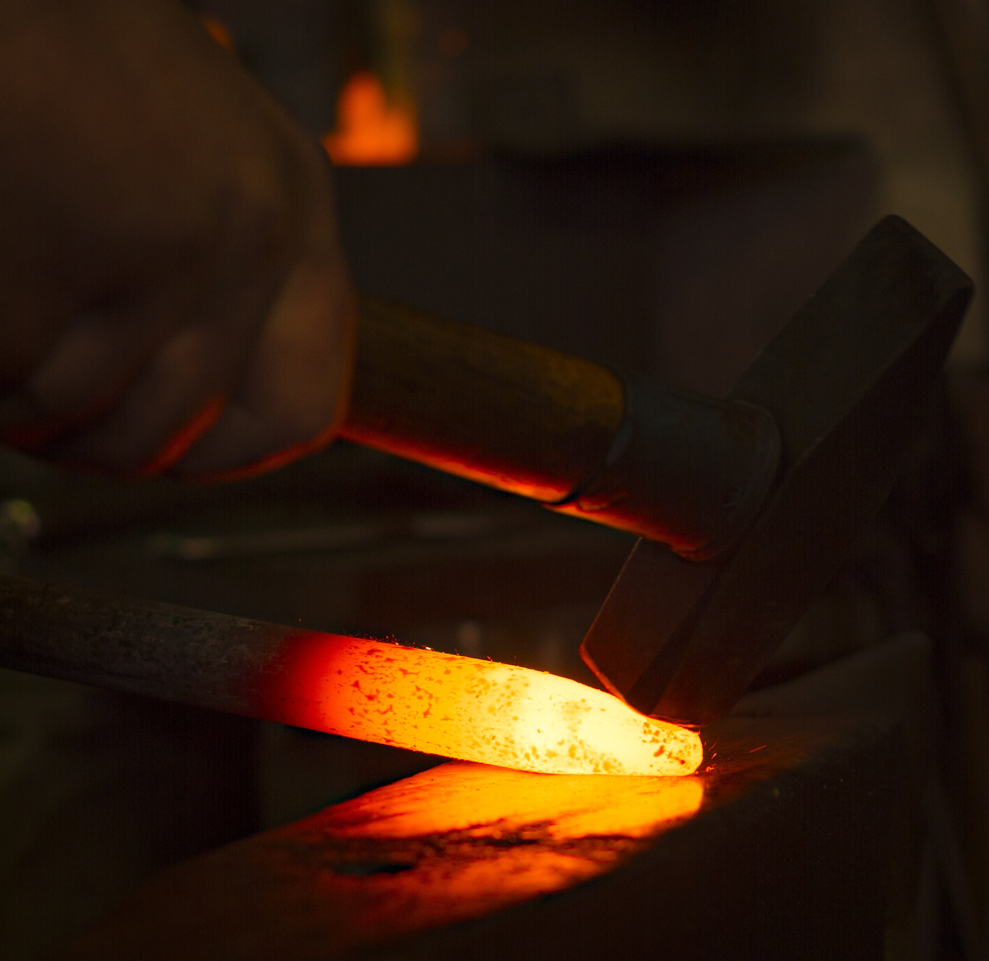 sparks, flame, steel, manufacturing, metal industry, wood - Material, fire - Natural Phenomenon, making, hammer, occupation, forge, workshop, art and craft, HD Wallpaper