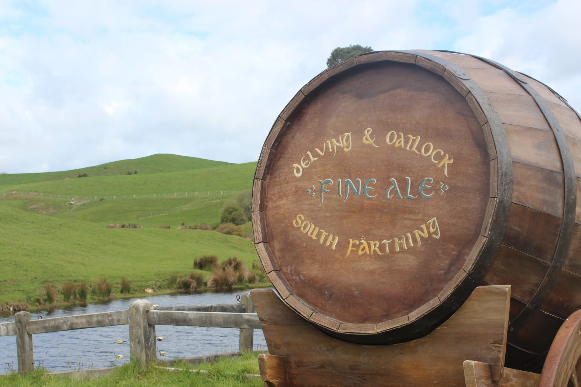 sign, ale, hobbiton, day, countryside, matamata, travel, scenics - nature, cloud - sky, mountain, information sign, tourism, 1080P, landscape, hobbit, HD Wallpaper