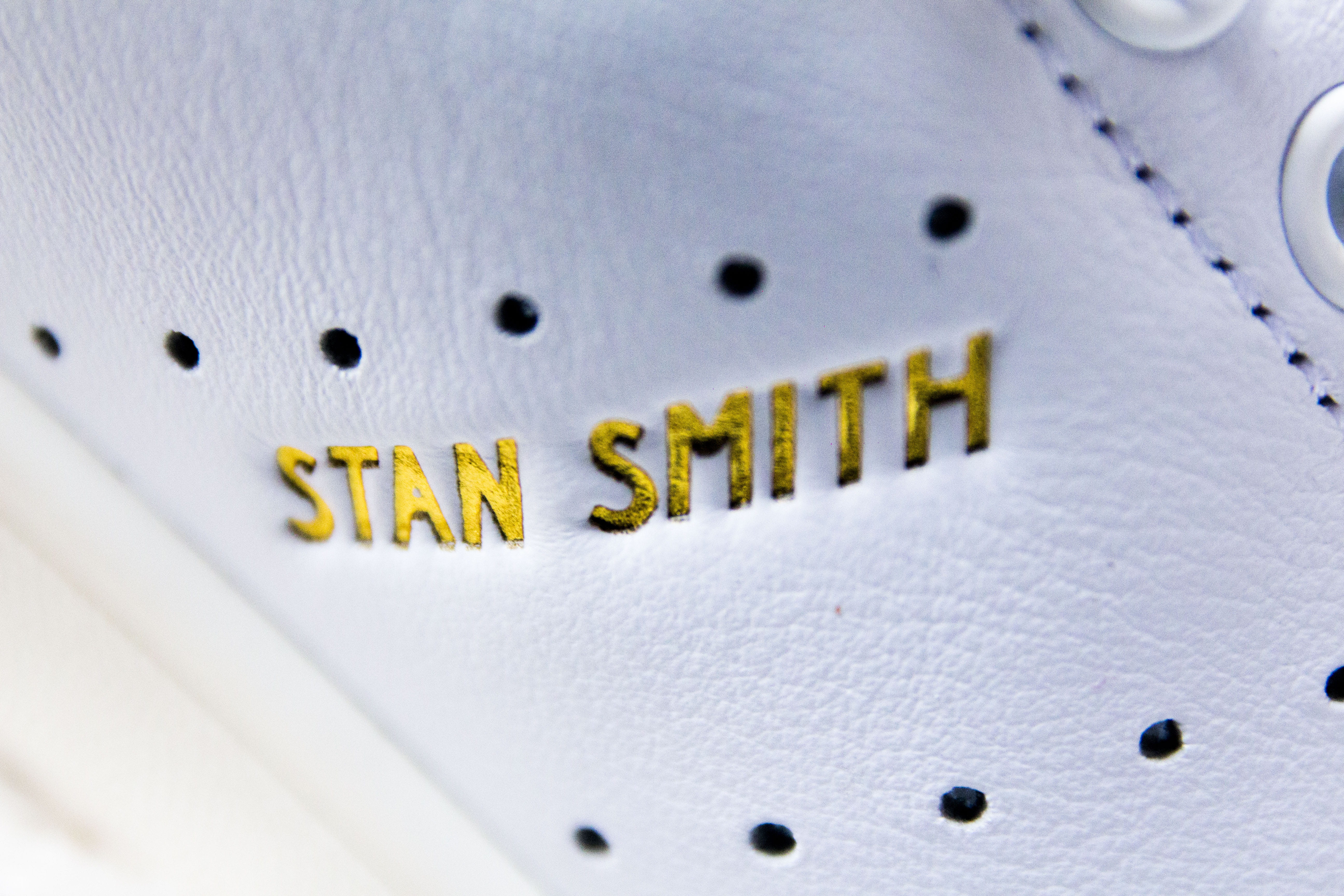 shape, connection, white color, text, full frame, no people, stan, communication, finance, 5K, smith, shoes, abstract, extreme close-up, western script, HD Wallpaper
