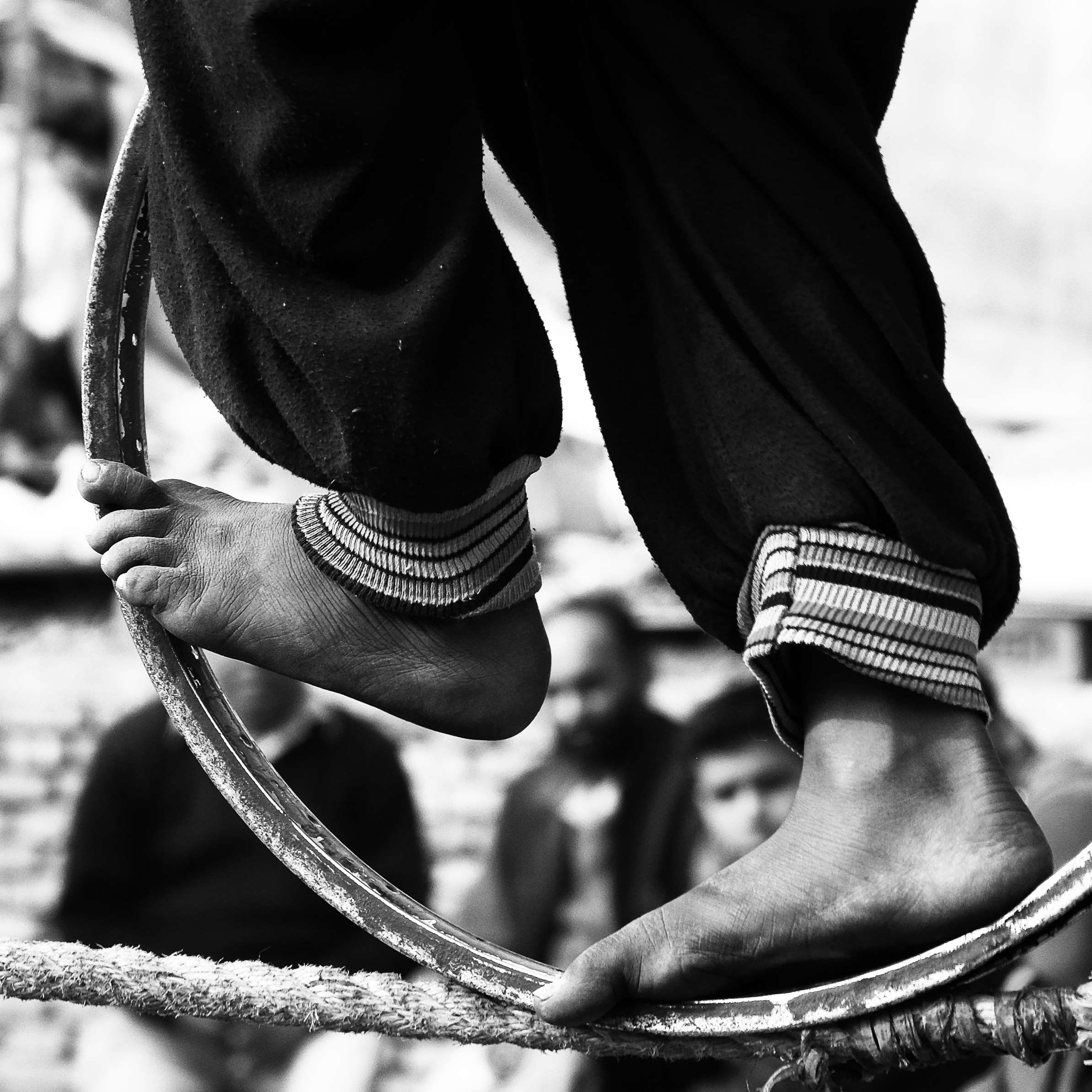 begger, acrobat, day, child, real people, holding, 1080P, child labor, minor, midsection, rope, work, low section, toe, toes, feet, nature, human body part, Phone HD Wallpaper