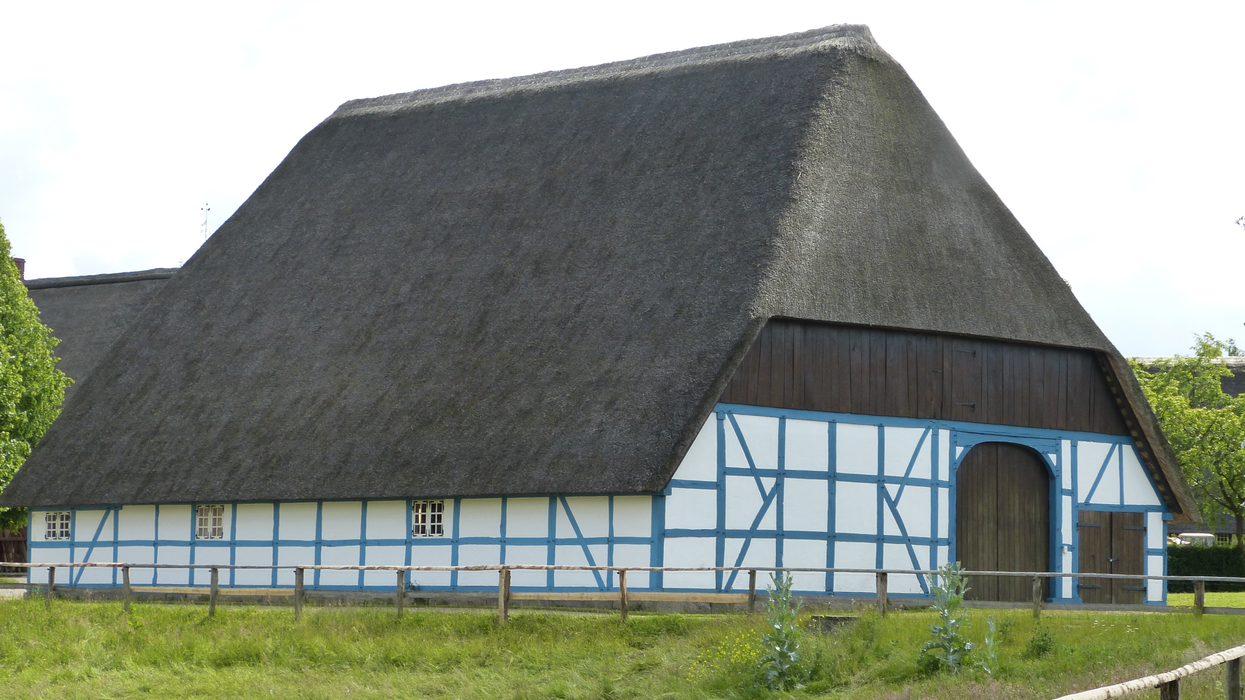 abandoned, germany, history, architecture, outdoors, agricultural building, historically, building, house, grass, field, molfsee, green color, fachwerkhaus, HD Wallpaper