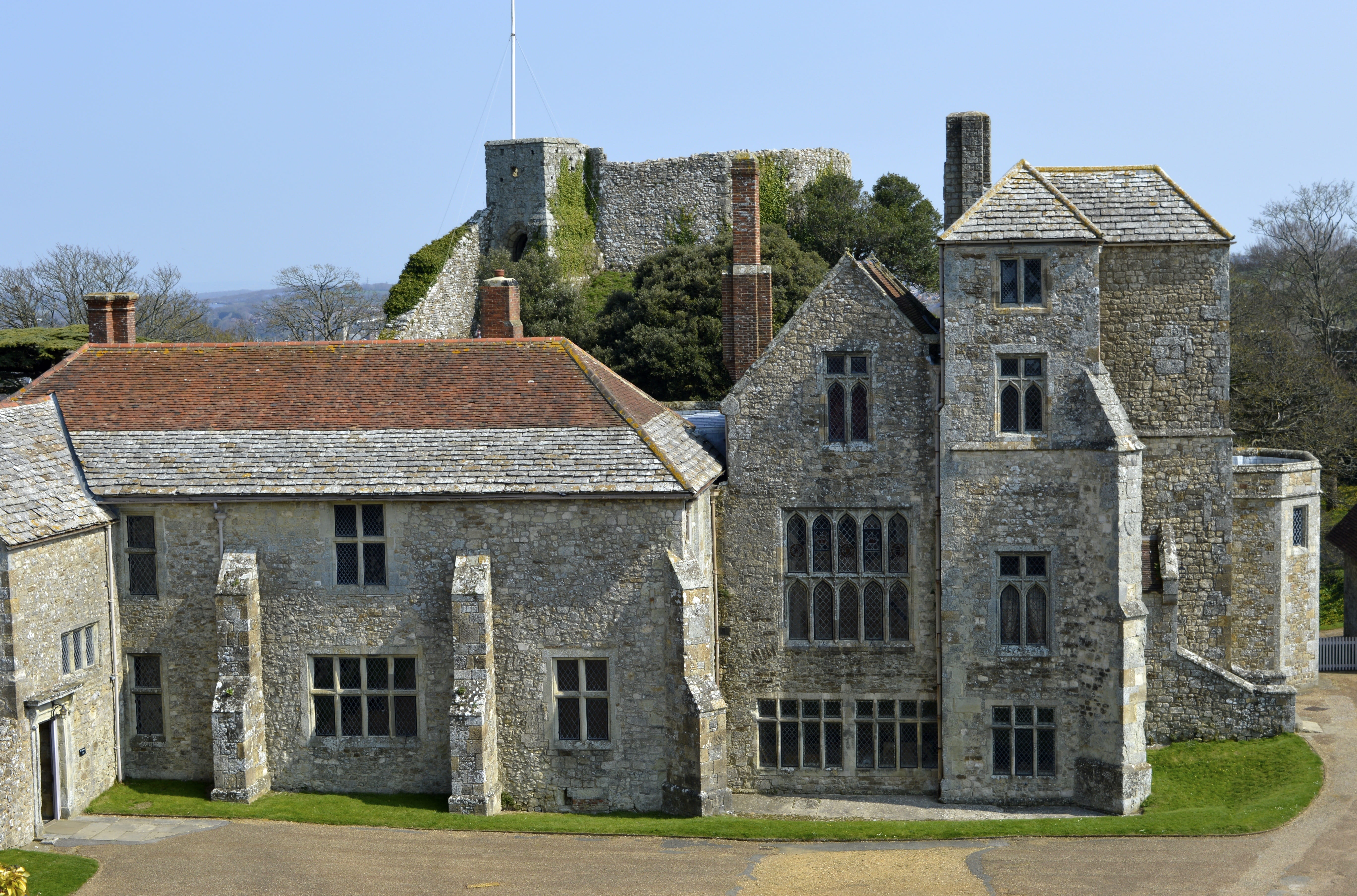 building, keep, day, walls, grass, mansion, luxury, medieval, carisbrook, historic, 5K, fortification, window, architecture, courtyard, entrance, landscape, HD Wallpaper