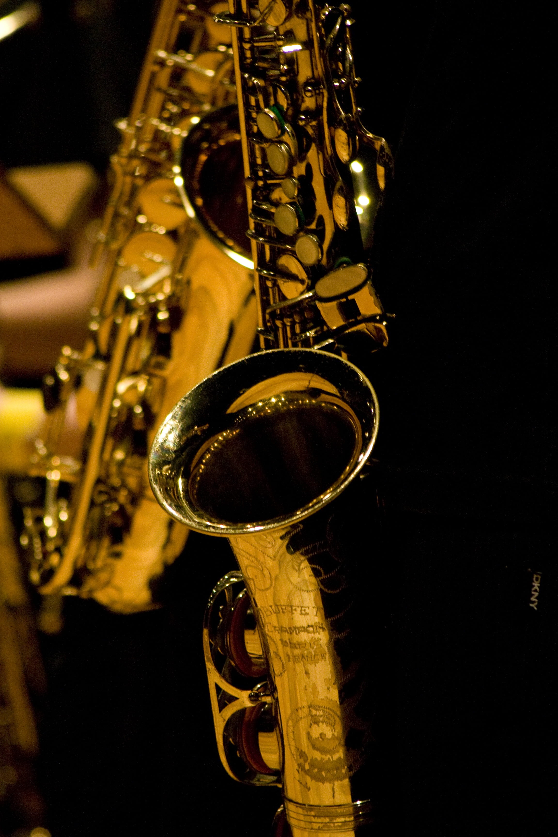 metal, horn, trumpet, stage, live, black background, gold, jazz, single object, indoors, musical equipment, gold colored, wind instrument, arts culture and entertainment, Phone HD Wallpaper
