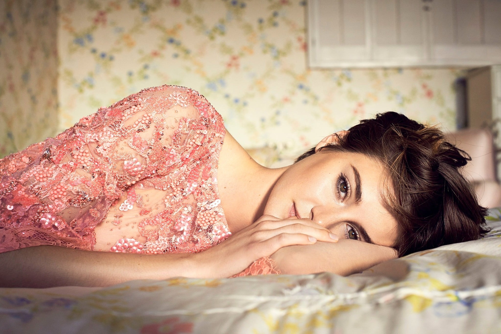 face, beautiful woman, adult, furniture, dress, 1080P, model, indoors, women, brown hair, Shailene Woodley, portrait, young women, looking at camera, beauty, HD Wallpaper