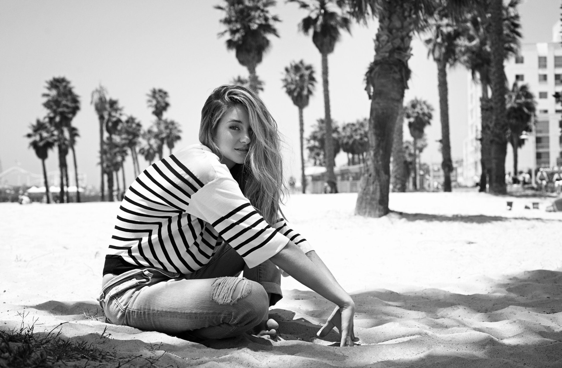 1080P, Sand, Black and White, Actresses, American, Shailene Woodley, Actress, HD Wallpaper