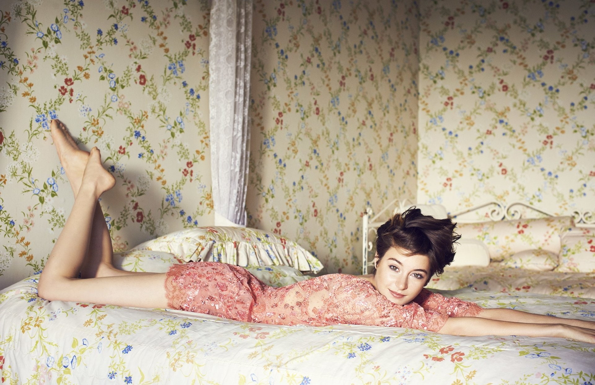 Brown Eyes, Pink Dress, Actresses, Lying Down, 1080P, Actress, American, Shailene Woodley, Short Hair, Brunette, HD Wallpaper