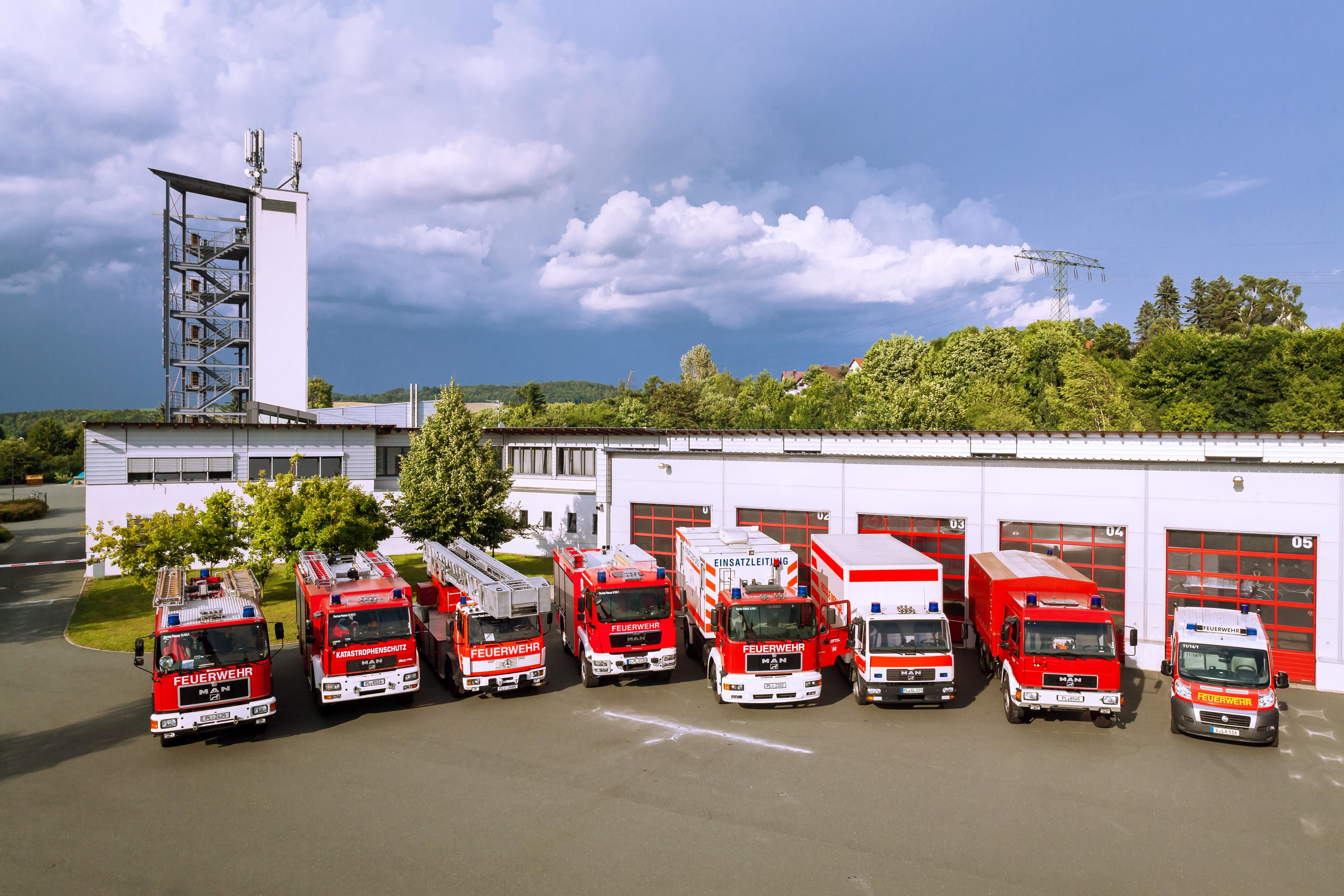cloud - sky, firetruck, architecture, mode of transportation, built structure, outdoors, fire, building exterior, truck, transportation, fuel and power generation, HD Wallpaper