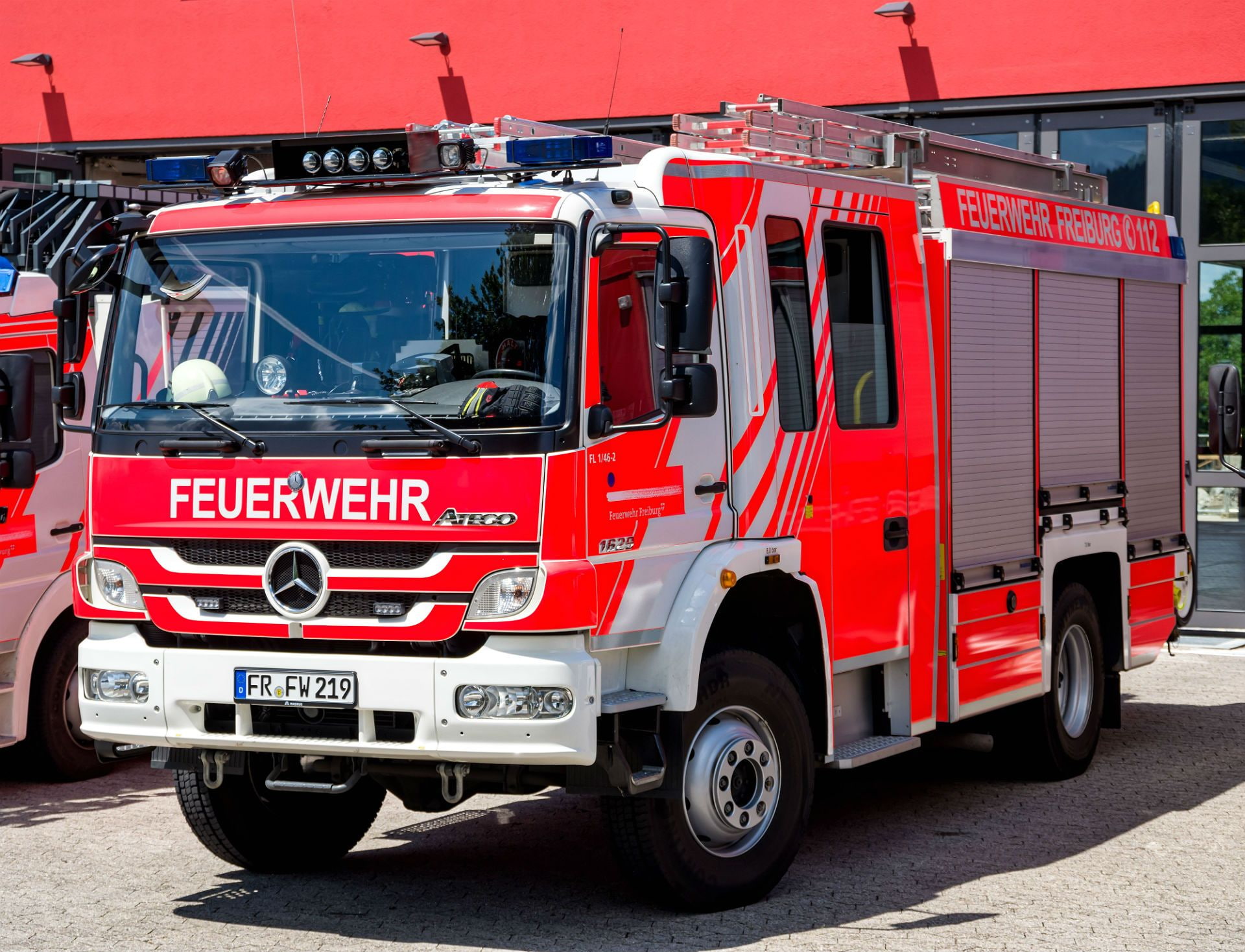 sign, occupation, accidents and disasters, feuerwehr, rescue worker, urgency, semi, outdoors, emergency, engine, firetruck, no people, rescue, transportation, HD Wallpaper