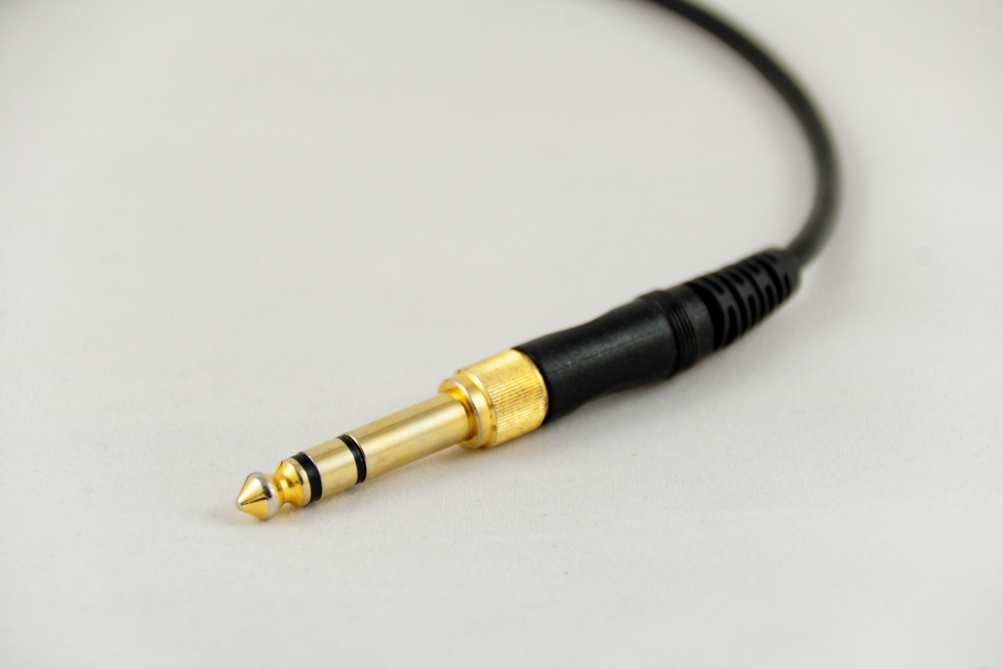gold colored, gray, fountain pen, audio, gold, writing instrument, high angle view, cable, surface, indoors, jack, sound, pen, arts culture and entertainment, HD Wallpaper