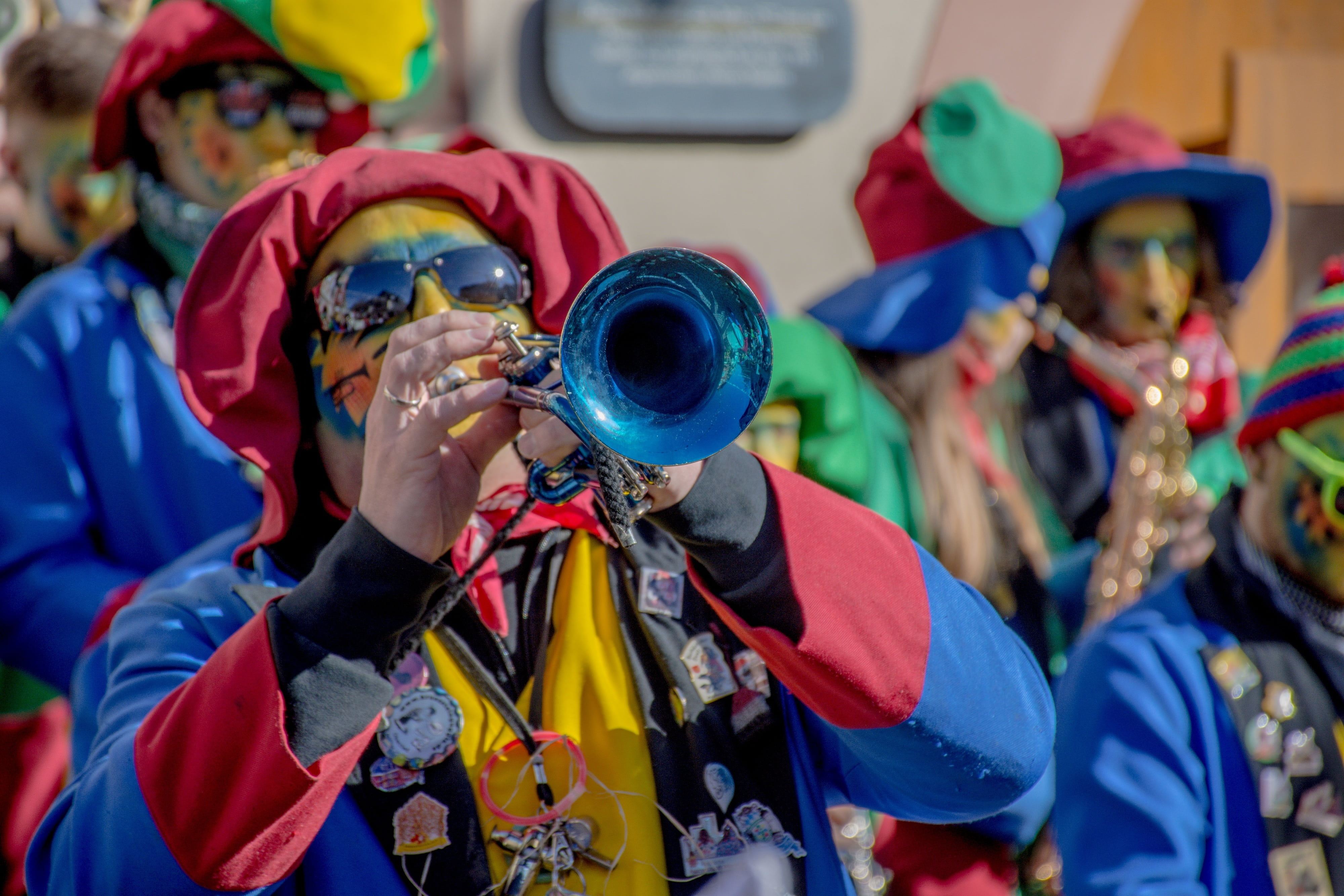 adult, fools guild, real people, music, strassenfasnet, day, senior adult, playing, portrait, carnival, multi colored, germany, clothing, human, costume, HD Wallpaper