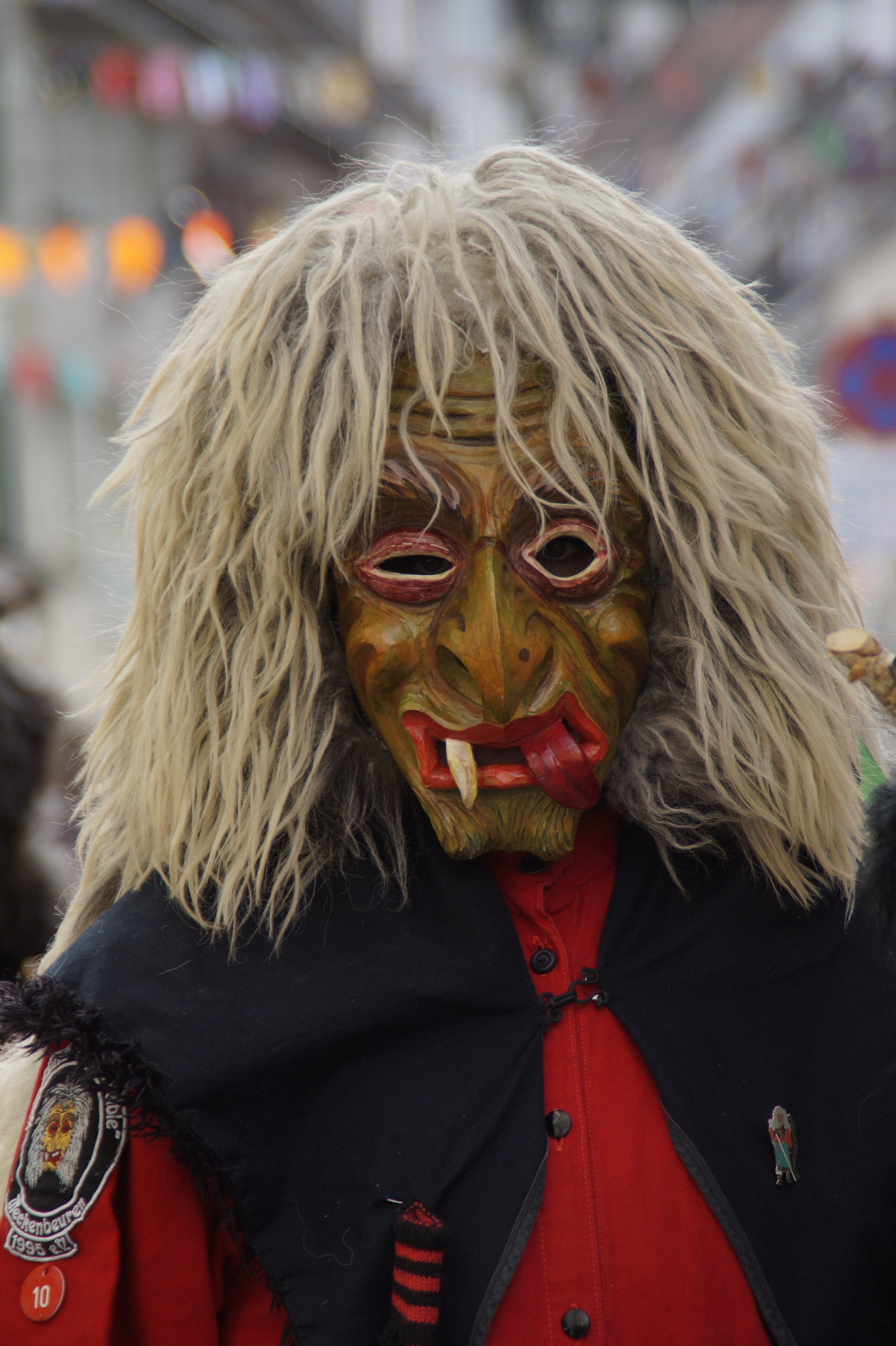 haestraeger, lifestyles, portrait, real people, long hair, move, close up, carnival parade, hairstyle, day, person, dressed up, focus on foreground, panel, Phone HD Wallpaper