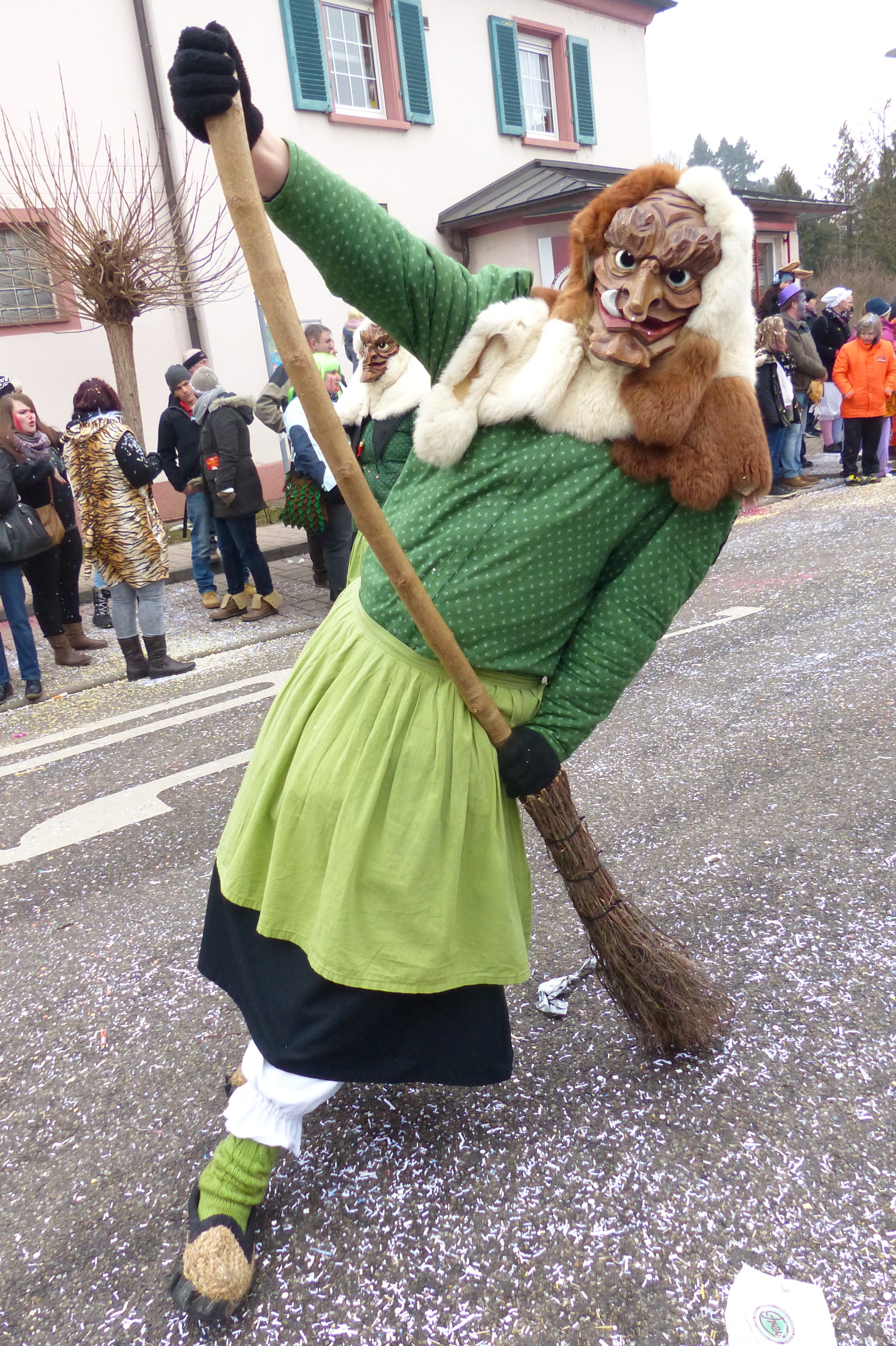 day, straw shoes, mammal, street, strassenfasnet, pets, vertebrate, the witch, shrove monday, mask - Disguise, 2K, domestic animals, real people, building exterior, Phone HD Wallpaper