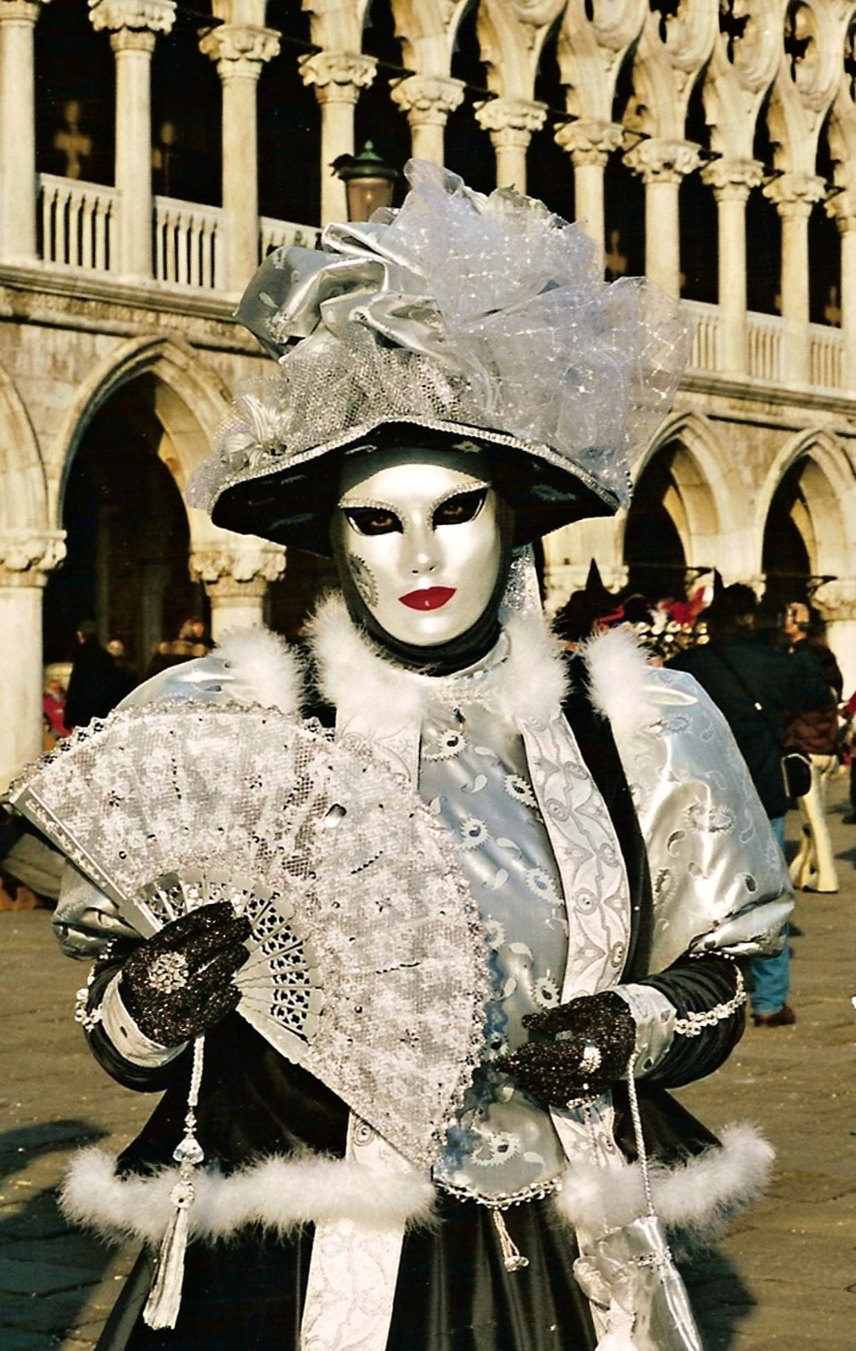 clothing, costume, building exterior, venice, building, portrait, people, italy, architecture, mask, carnival - celebration event, built structure, lifestyles, Phone HD Wallpaper