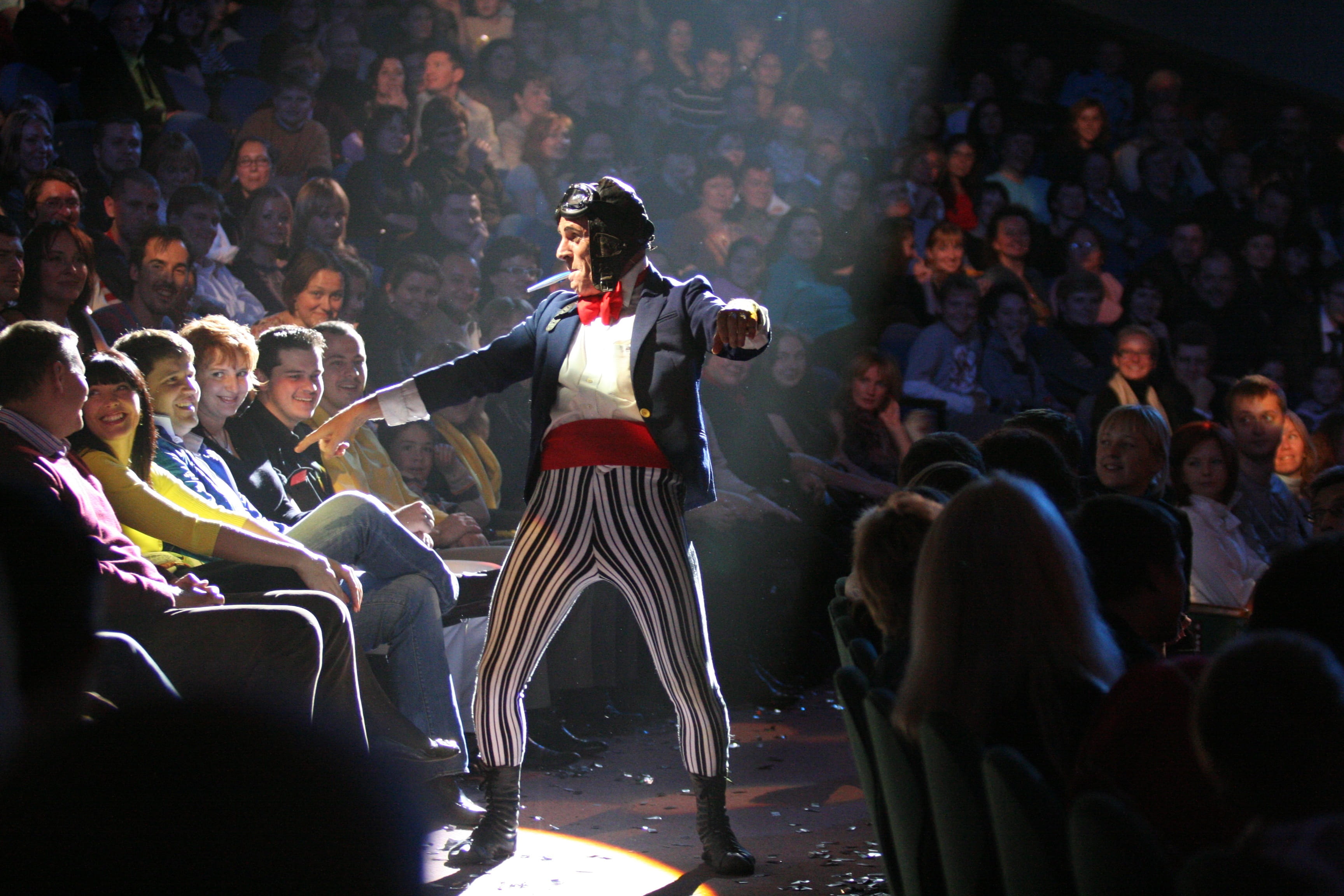 crowd, music, melville, stage, stage - performance space, motor bike sketch, johnny, entertainment, comedy, convention of fools, snow show, women, theater, HD Wallpaper