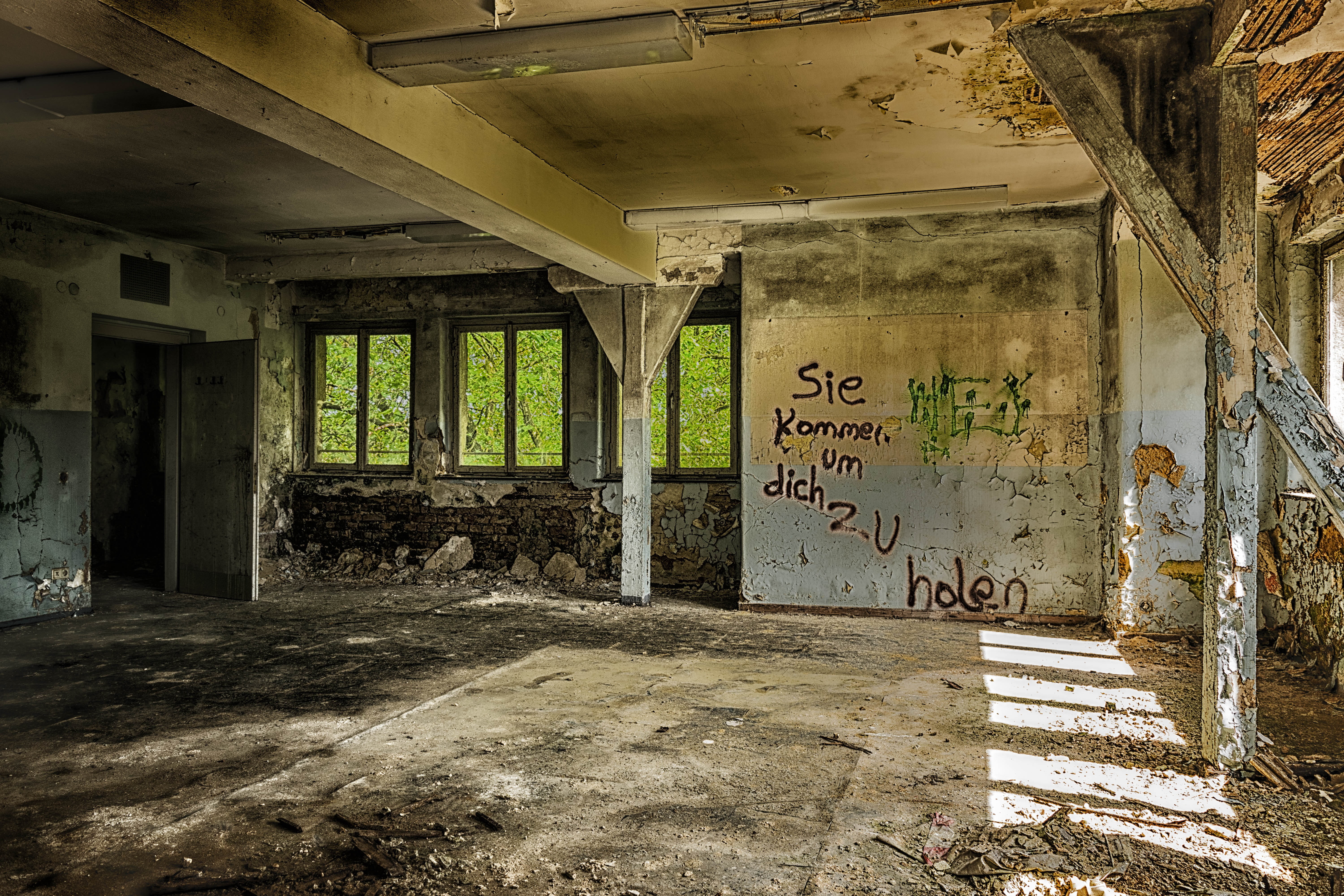 gray, dirty, abandoned, wall - Building Feature, kent school, obsolete, empty, weathered, day, bar, architectural column, indoors, building, past, decay, HD Wallpaper