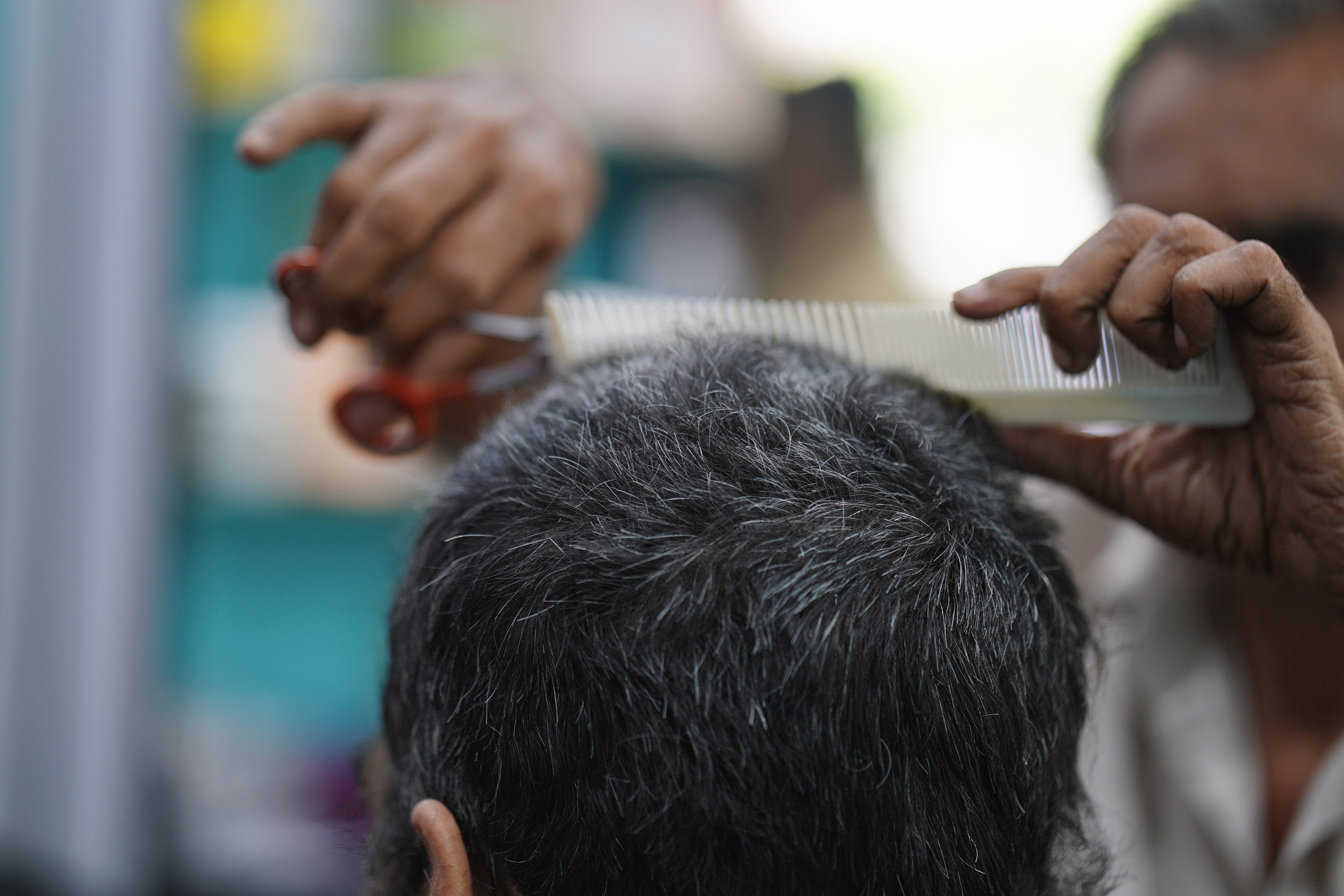 elegance, real people, cutting, hand, human body part, fashion, barber shop, headshot, two people, rear view, 5K, human hair, only men, human hand, women, HD Wallpaper