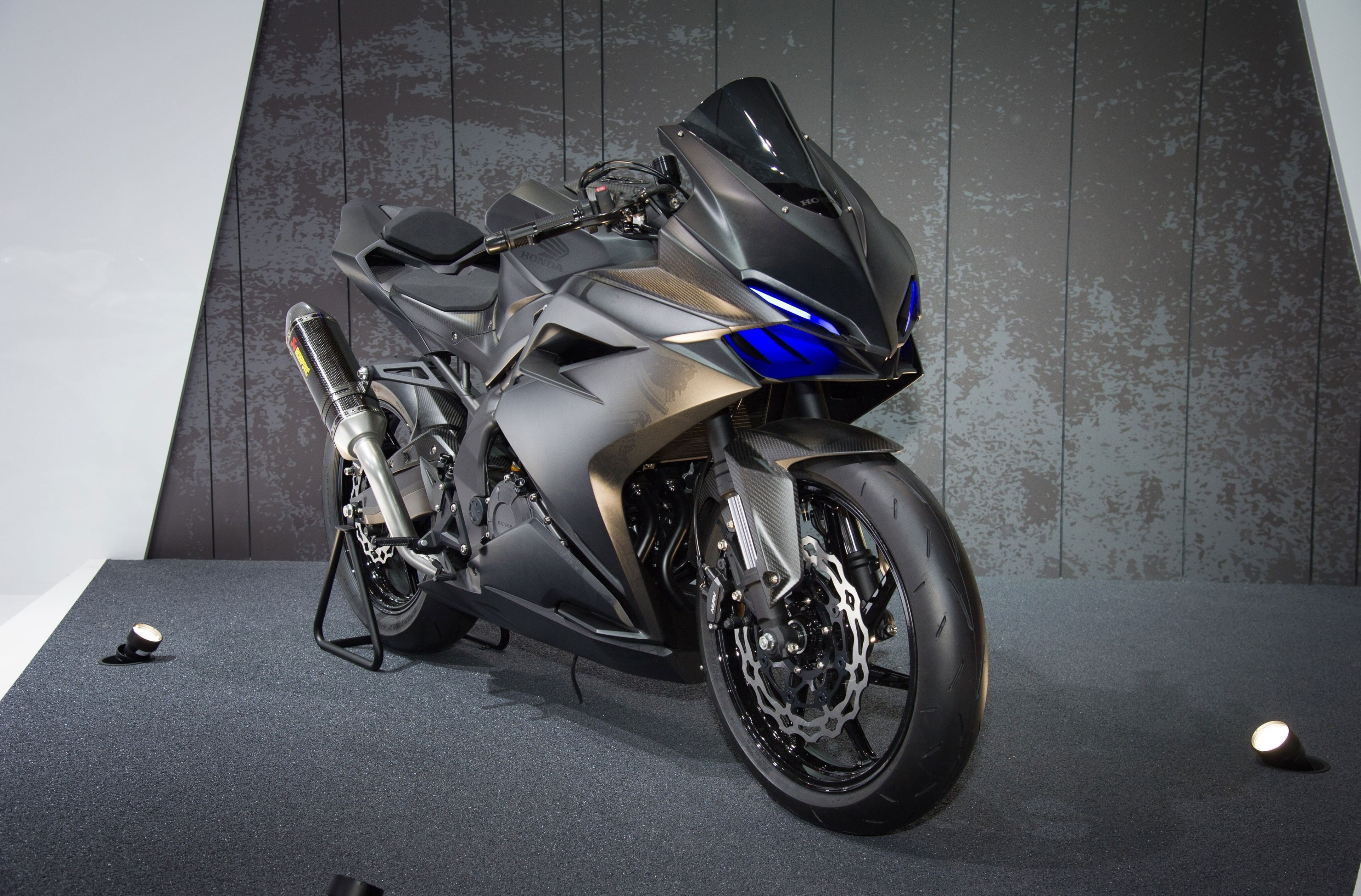 black color, wheel, 4K, architecture, wall - building feature, motor scooter, bicycle, indoors, mode of transportation, helmet, sport, stationary, land vehicle, HD Wallpaper