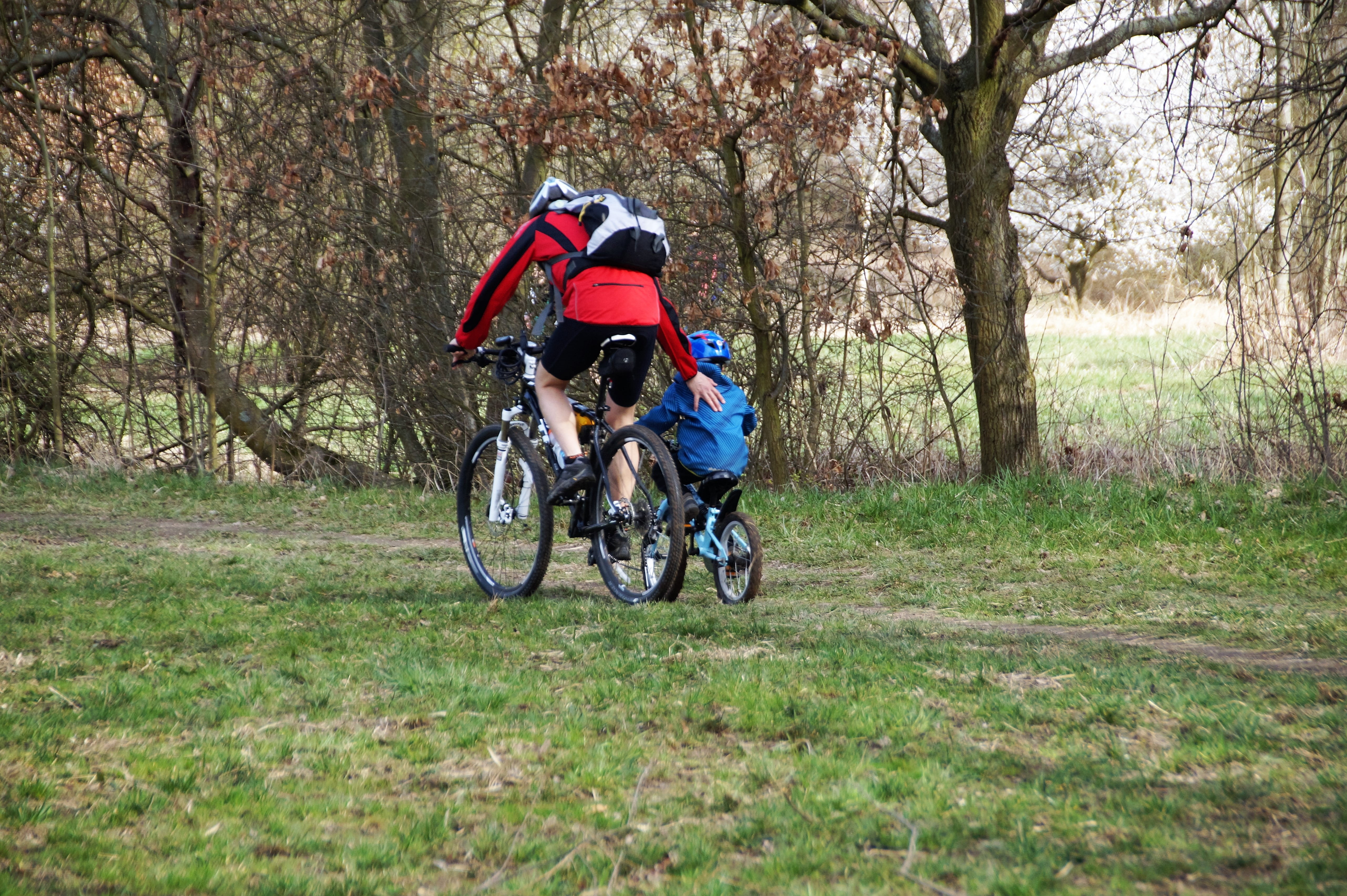 helps, lifestyles, riding, land, transportation, father, guiding, day, mountain Bike, cycling, real people, motion, sports Race, 5K, pushing the, bike, HD Wallpaper