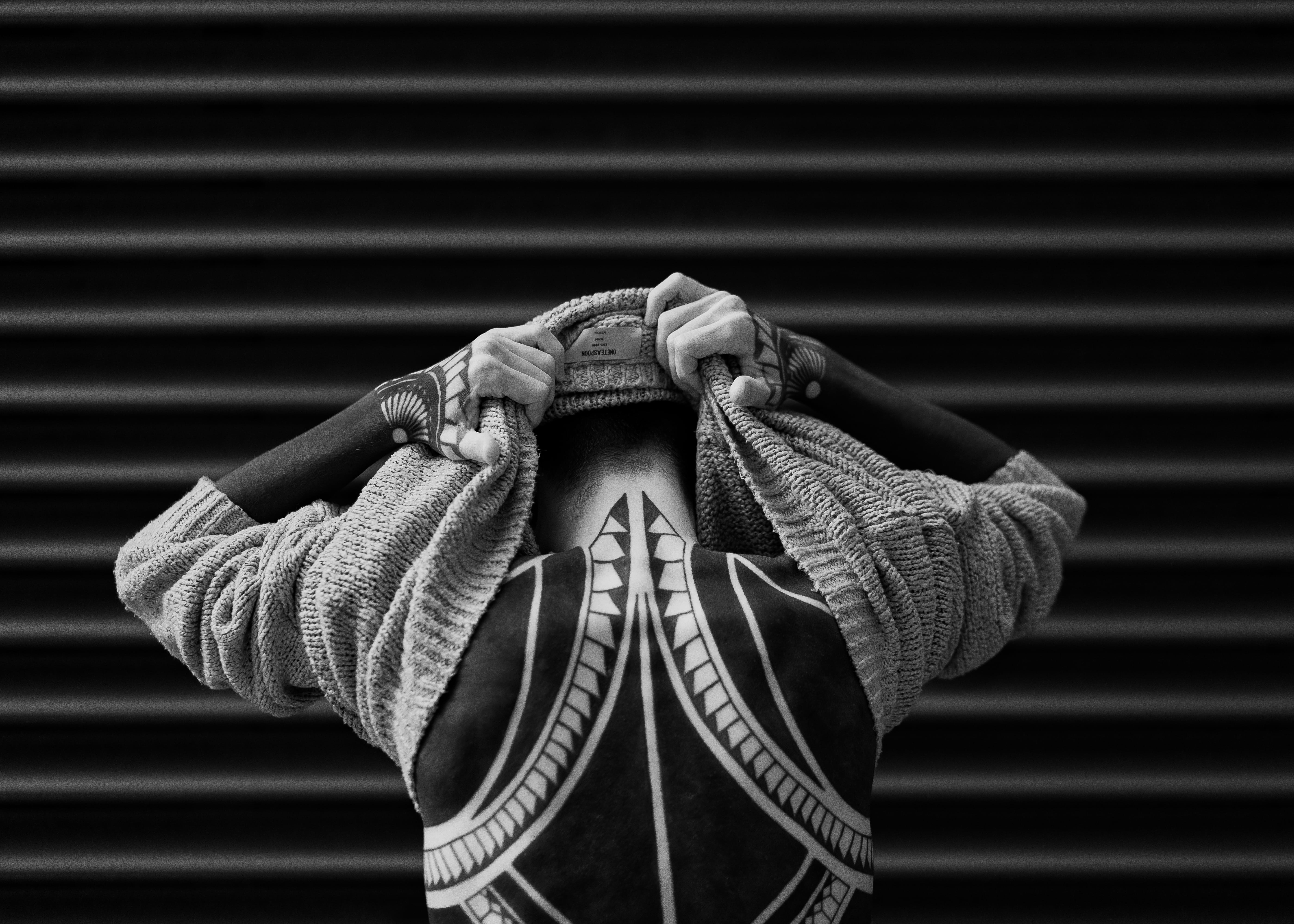 wear, back, close-up, fashion, focus on foreground, hanging, real people, built structure, person, back view, day, roller shutter, striped, taking, style, HD Wallpaper