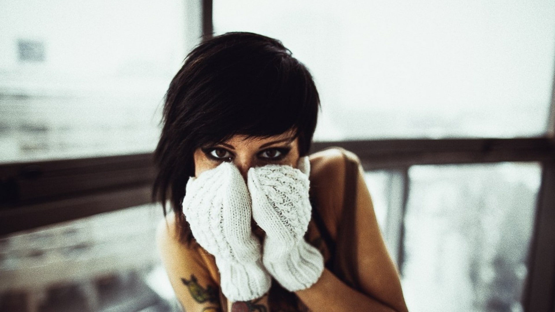 tattoo, gloves, 1080P, Bantik Boy, brunette, HD Wallpaper
