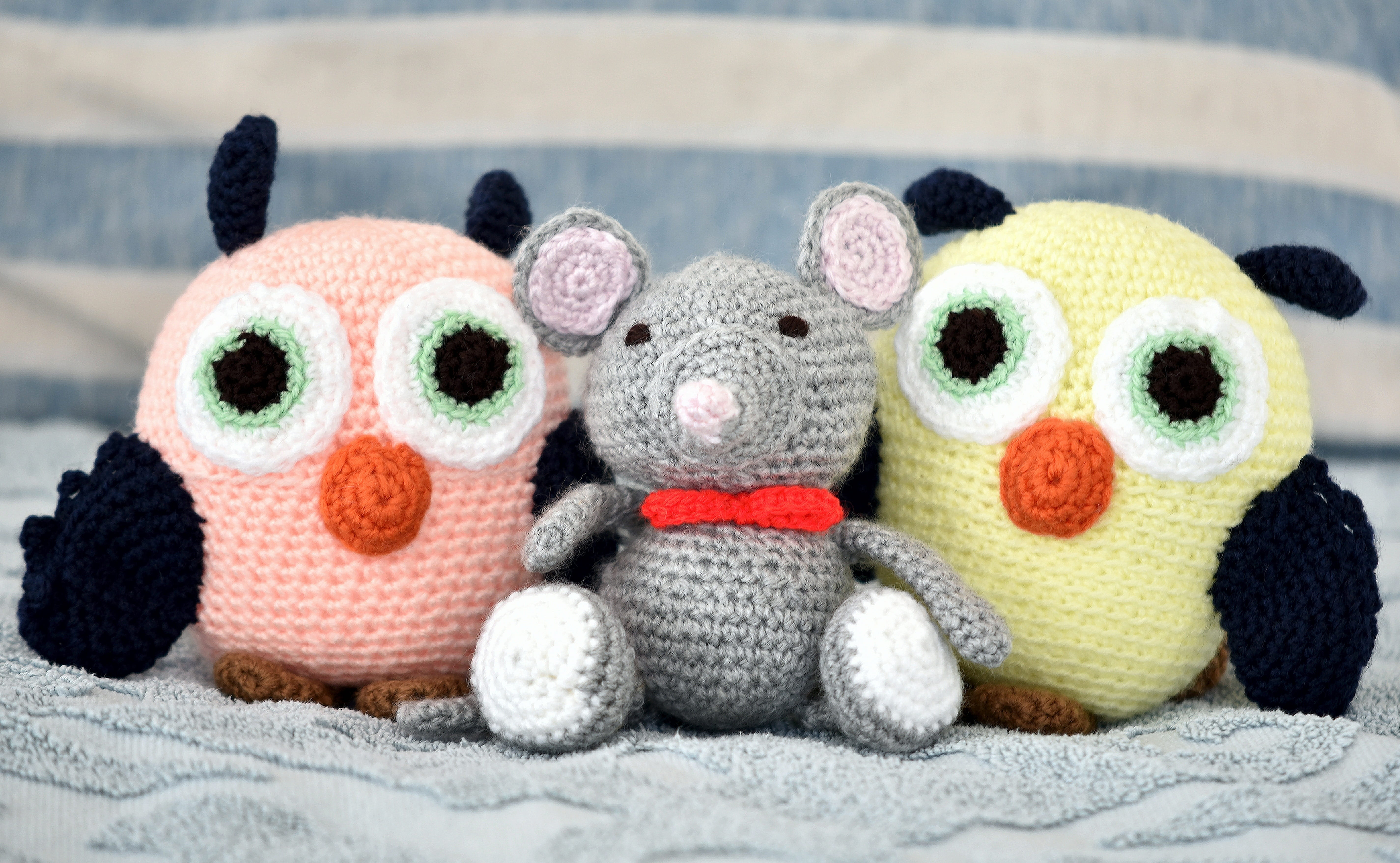 art and craft, close-up, teddy bear, toy, no people, mouse, softness, owls, wool, winter, representation, unlikely friends, textile, cold temperature, smiling, HD Wallpaper