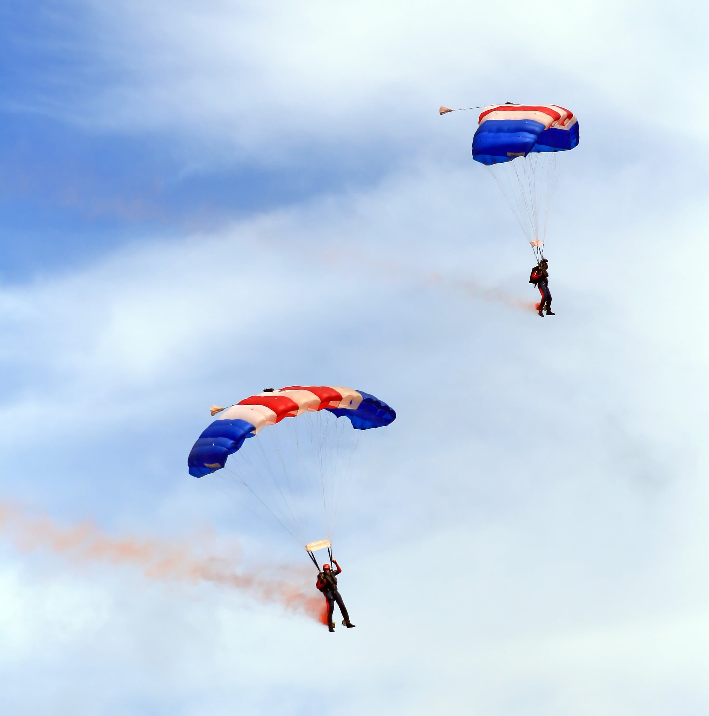 cloud, action, men, 1080P, military, dive, exhilaration, unrecognizable person, parasailing, demonstration, outdoors, falling, paragliding, smoke, mid-Air, Phone HD Wallpaper