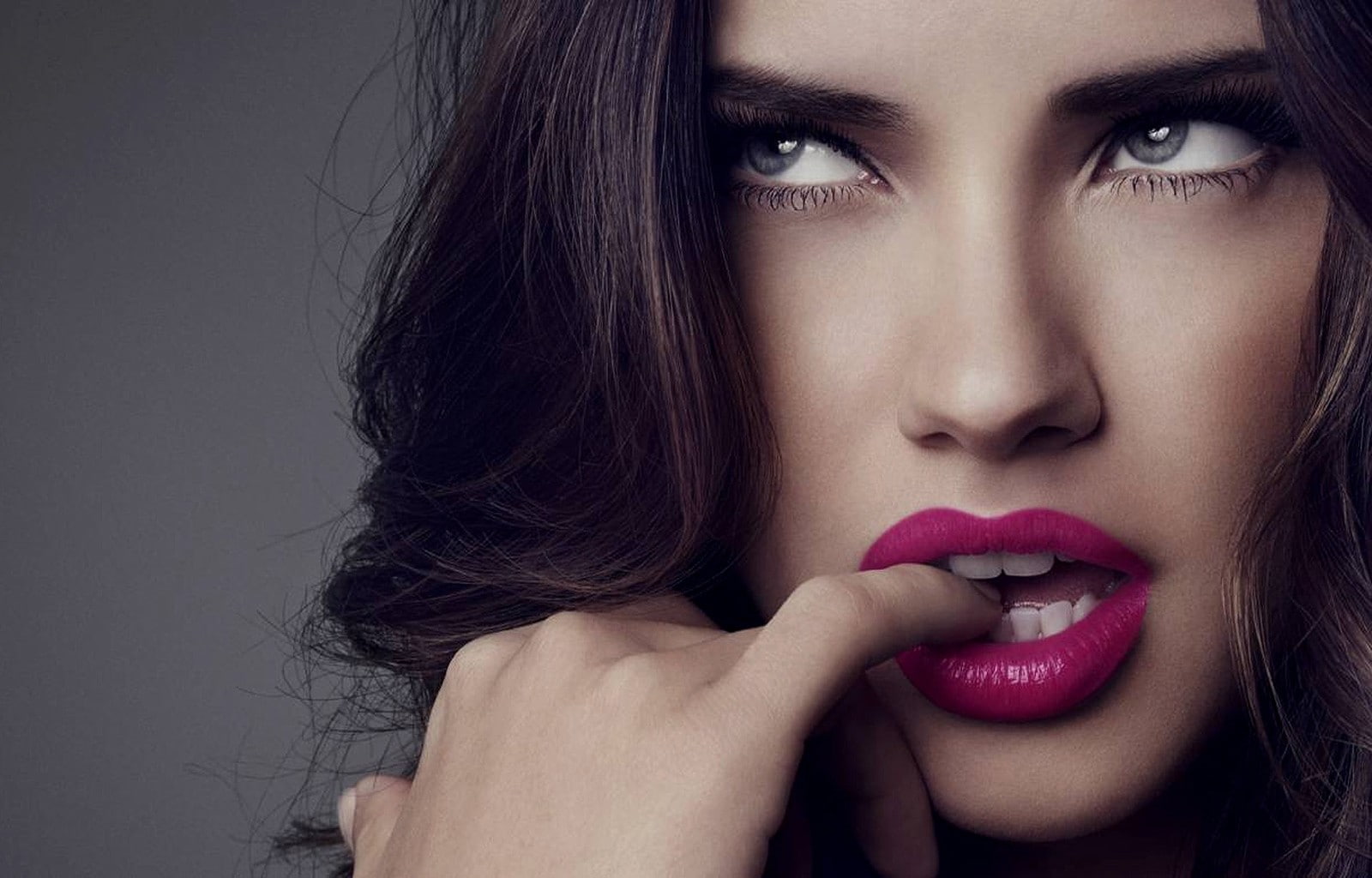 720P, fingers  biting finger  makeup  finger in mouth  Victorias Secret  Adriana Lima  brunette  women  lipstick  hands, HD Wallpaper