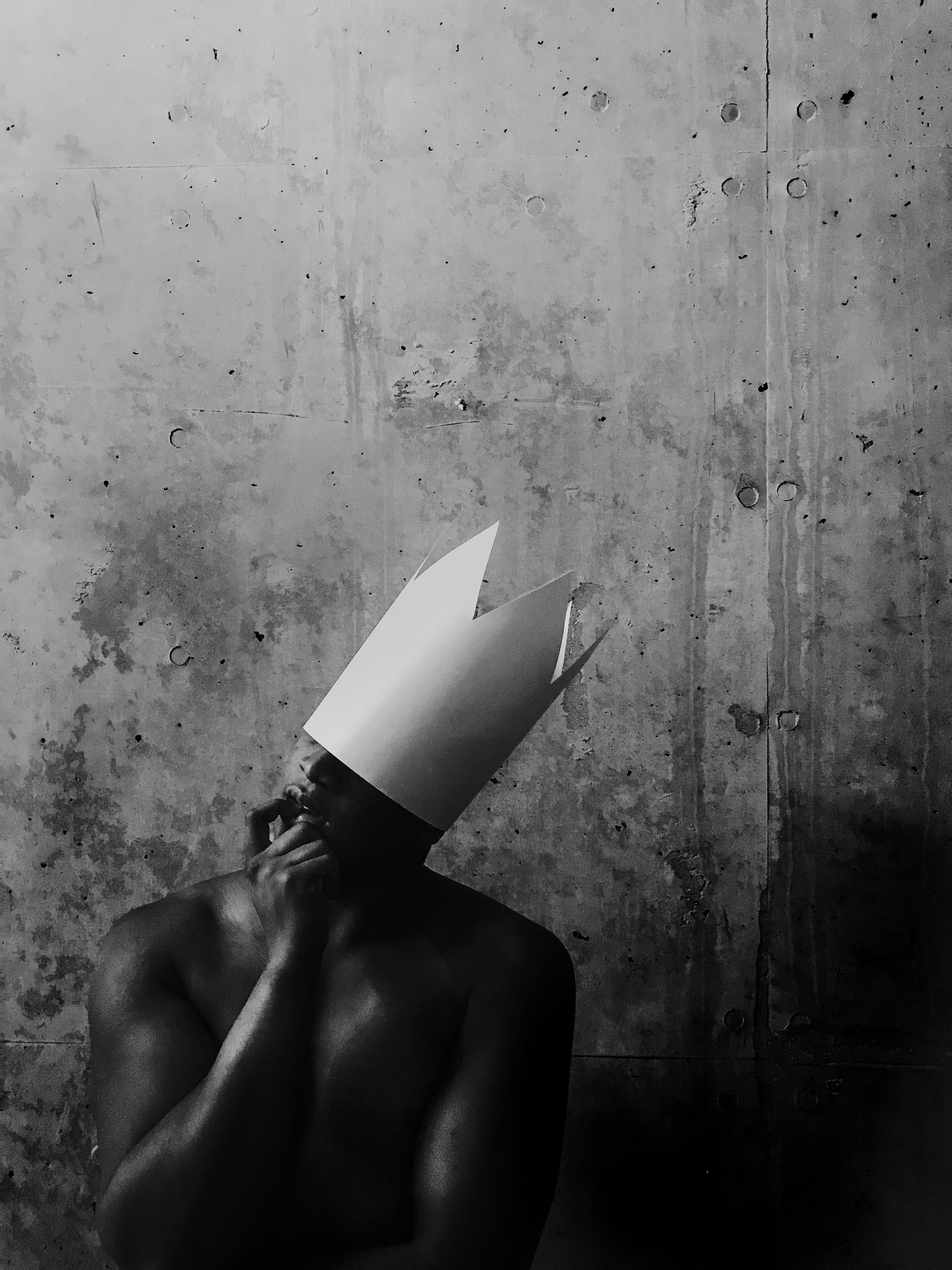 portrait, art and craft, wall, abstract, photography, right, architecture, hat, thinking pose, shirtless, african american, rear view, ebony, poze, obscured face, Phone HD Wallpaper