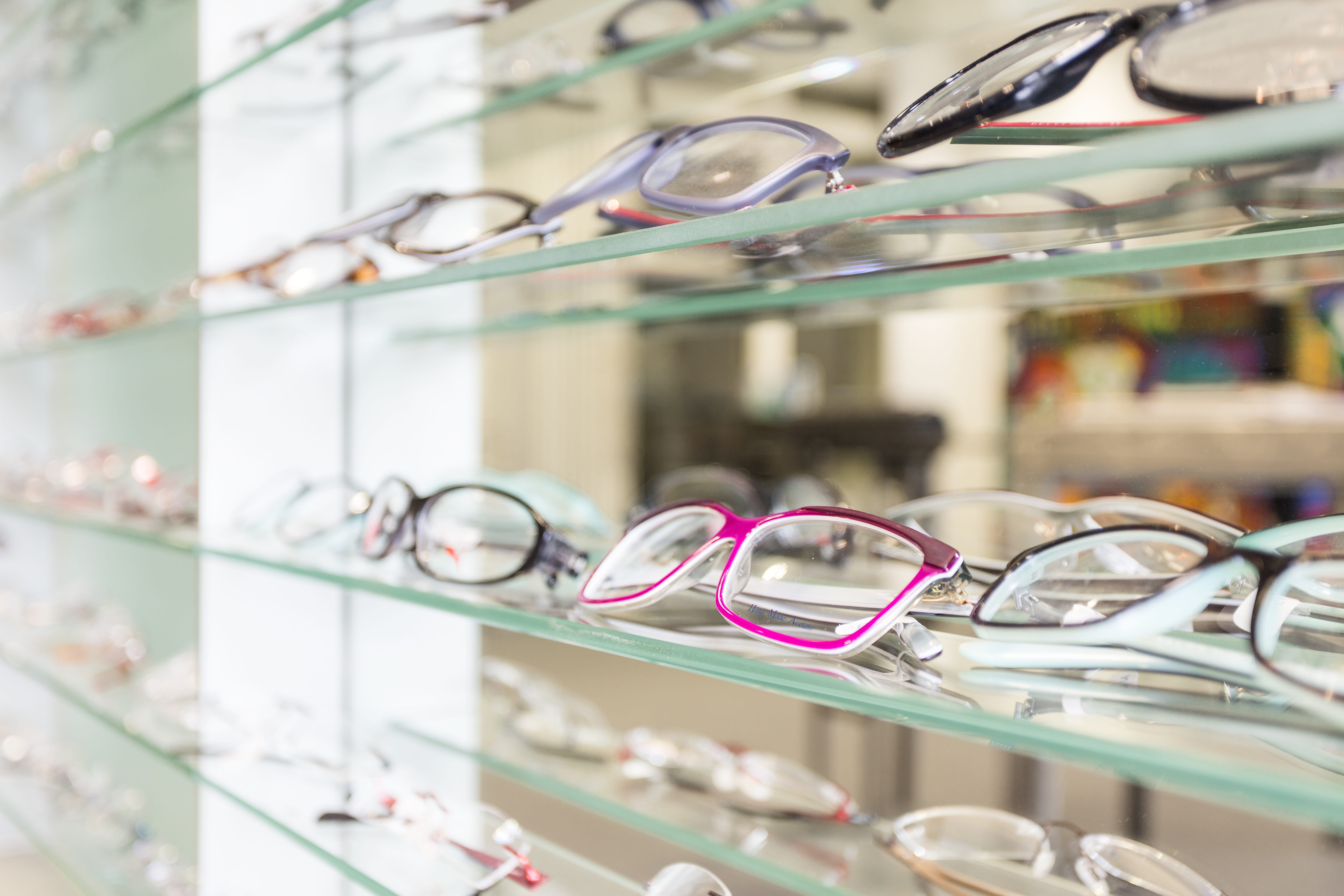 sehhilfe, large group of objects, personal accessory, transparent, store, variation, 5K, retail display, shelf, glasses, lenses, focus on foreground, reflection, HD Wallpaper