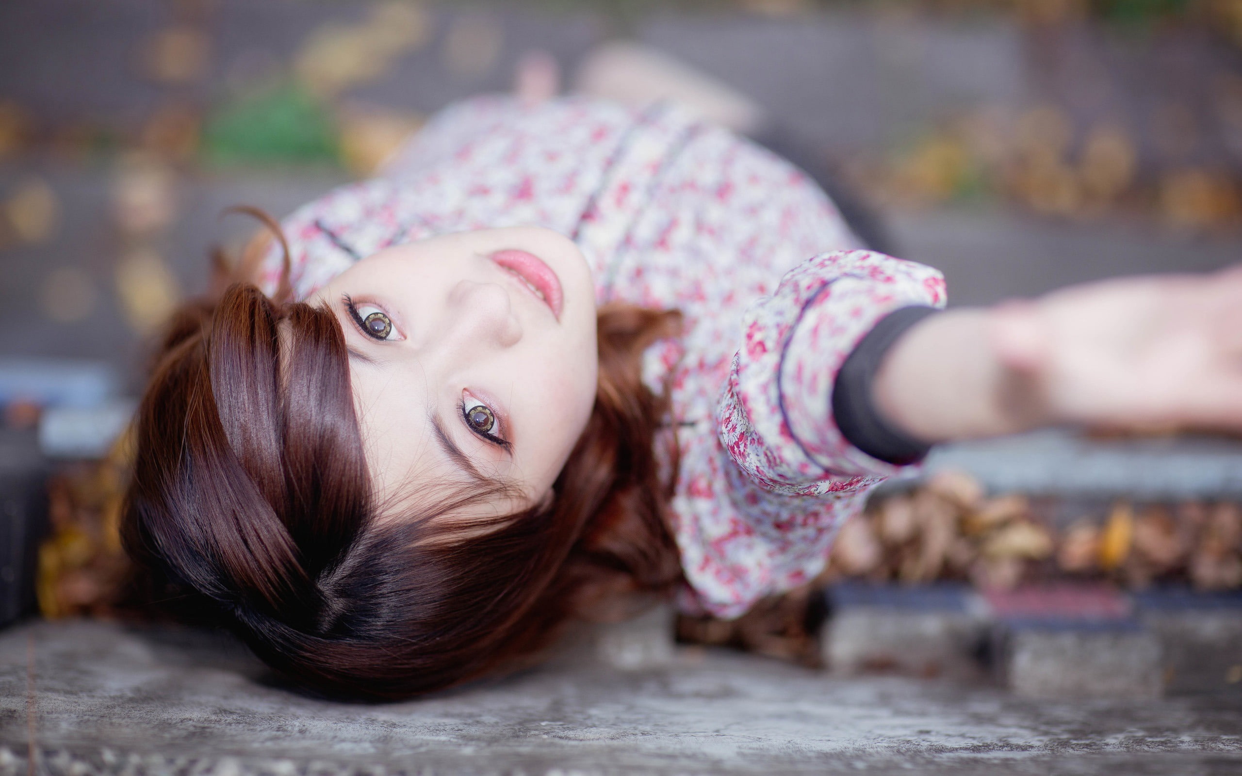 contact, ph, portrait, focus on foreground, depth, beauty, girl, headshot, hair, hairstyle, innocence, close-up, looking, women, model, outdoors, casual clothing, HD Wallpaper