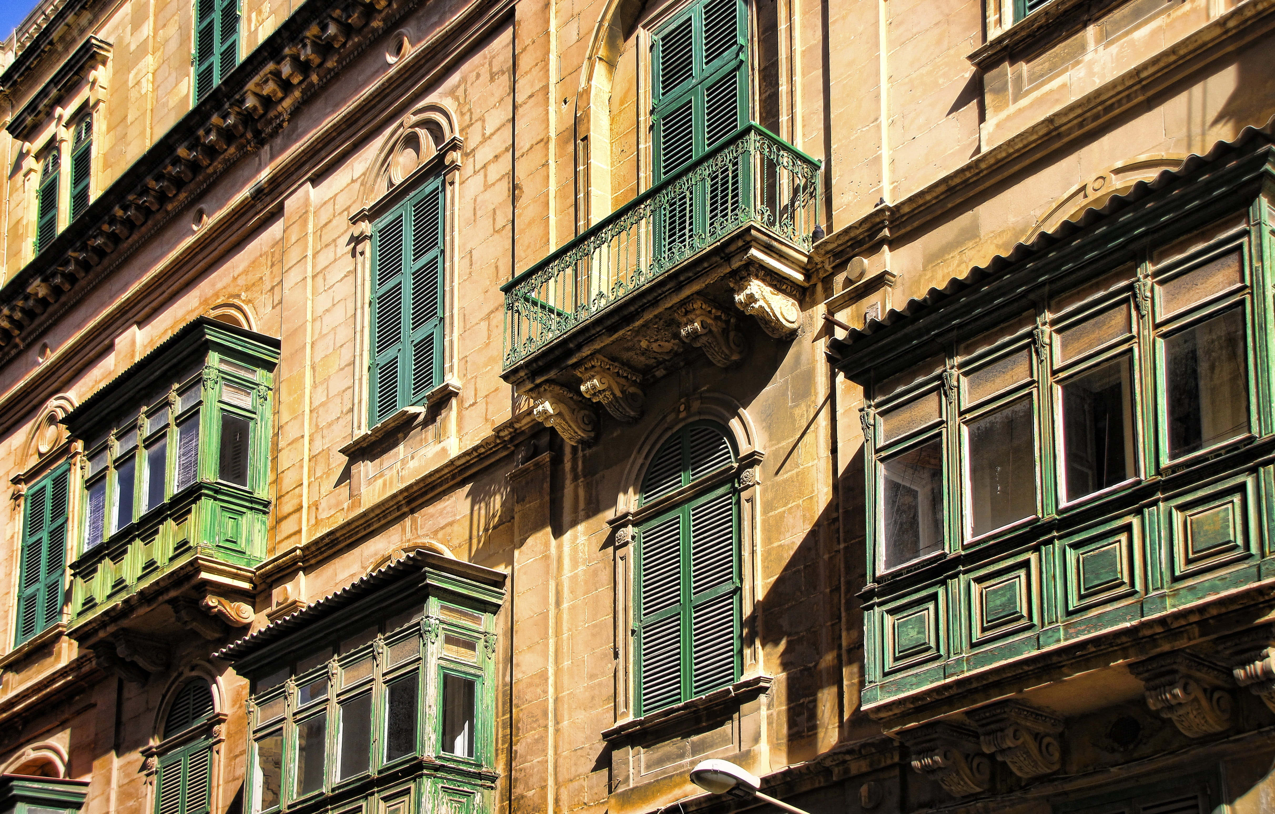 classical style, full frame, no people, window, house, valletta, nature, apartment, built structure, bowever, 4K, ornate, low angle view, bank, malta, HD Wallpaper