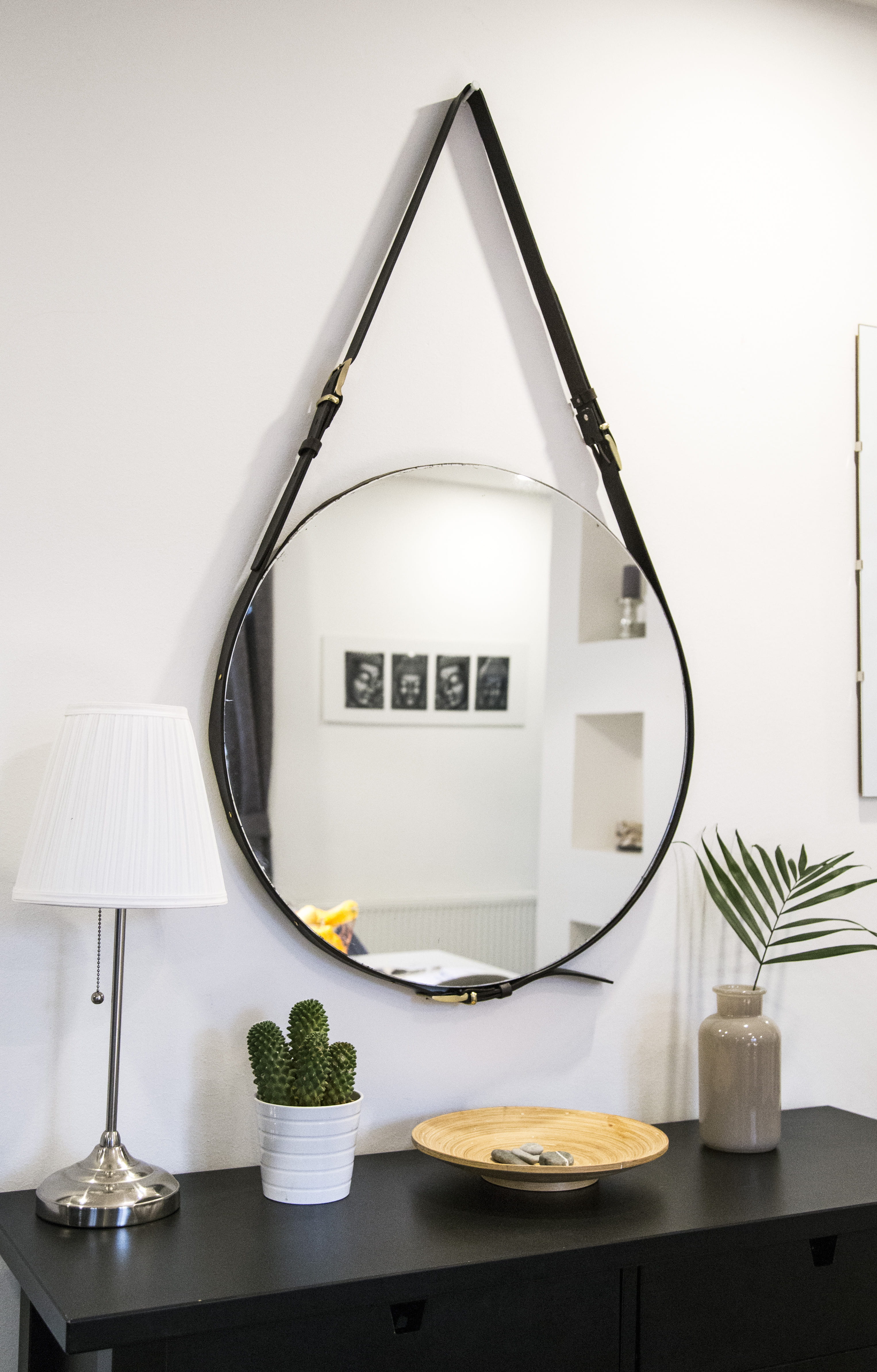 table, reflection, decor, lighting equipment, indoors, hanging, wall - building feature, mirror, empty, home, freshness, home interior, close-up, wellbeing, Phone HD Wallpaper