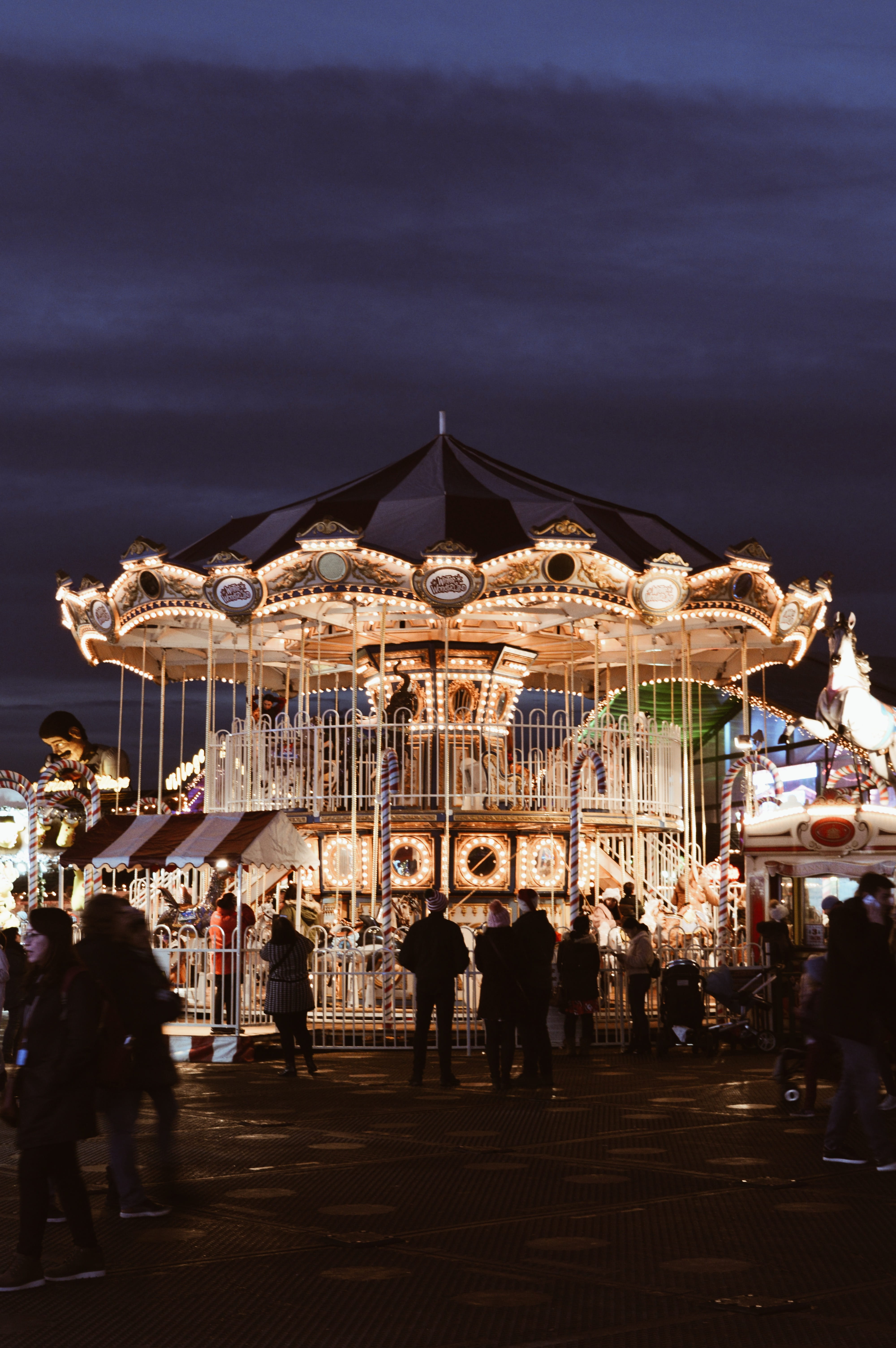 5K, spoke, night life, theme park, stretch, built structure, machine, nature, people, pedestrian, leisure activity, ferris wheel, person, real people, Phone HD Wallpaper