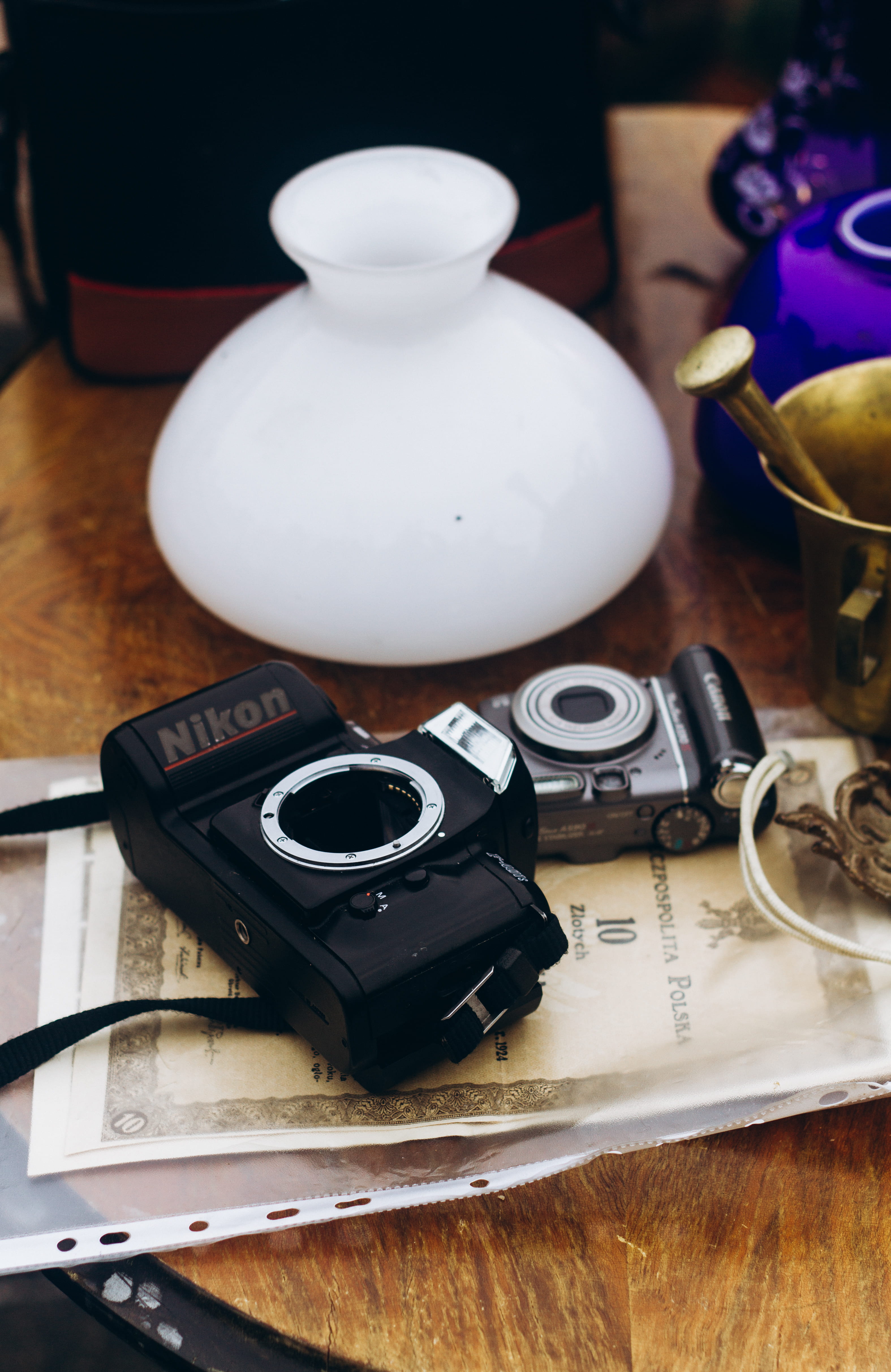 table, retro styled, pottery, indoors, pc, freshness, wood, strap, computer, no people, wood - material, photography themes, food and drink, adapter, communication, Phone HD Wallpaper