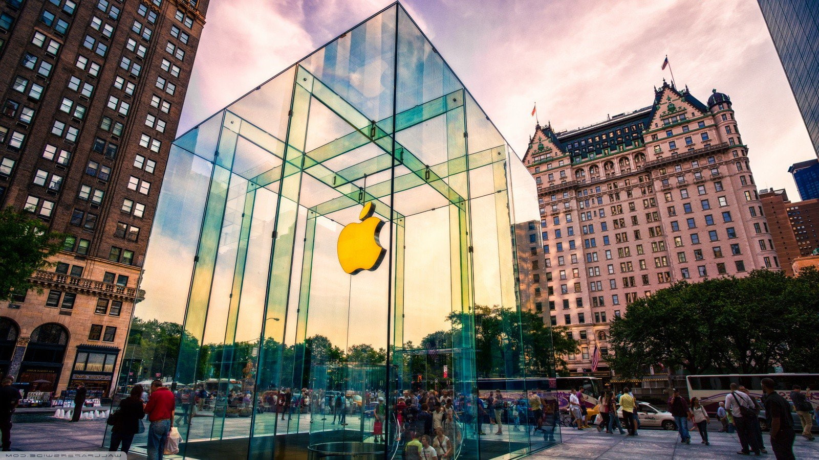 large group of people, 720P, day, computer, nature, office building exterior, apple, street, real people, architecture, built structure, sky, logo, building, HD Wallpaper