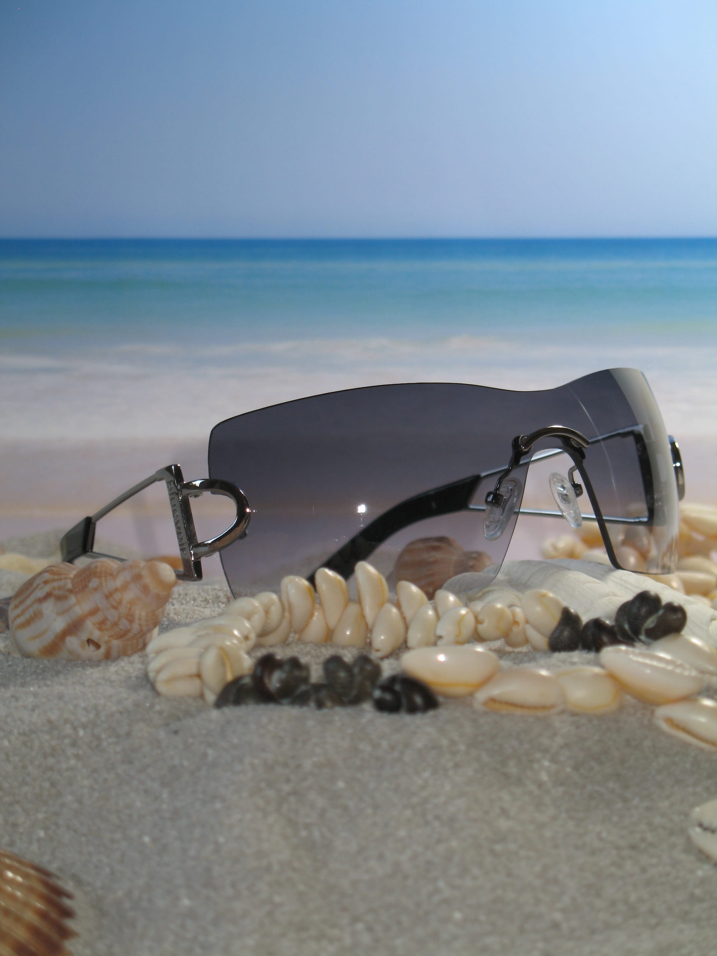 sea, eye protection, horizon over water, day, model, sun, transparent, food and drink, mussels, fashion, holiday, close-up, see, shell, sunglasses, trip, Phone HD Wallpaper