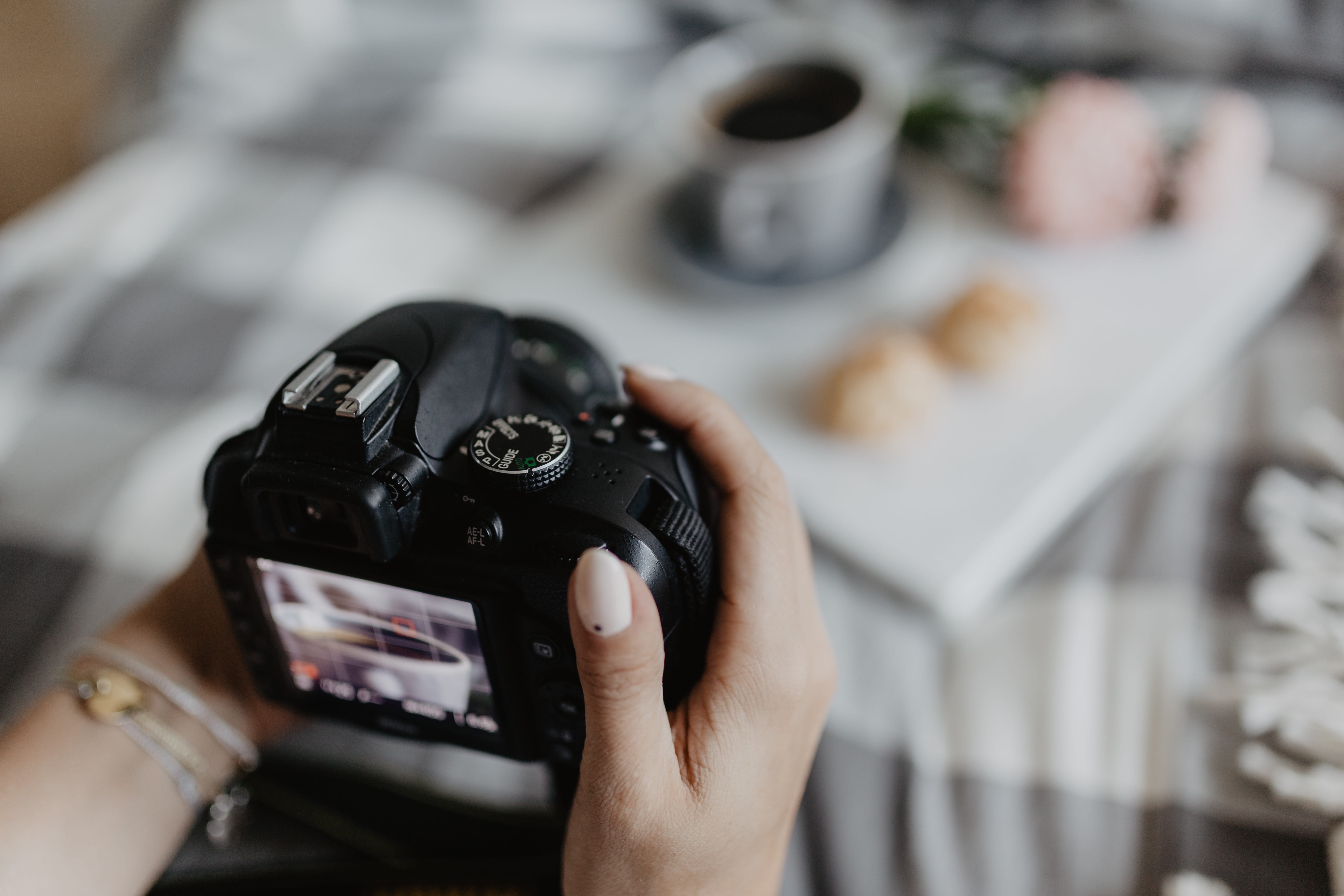 camera, holding, close-up, human limb, human body part, photographing, communication, photography, girl, photography themes, photo, session, human hand, HD Wallpaper