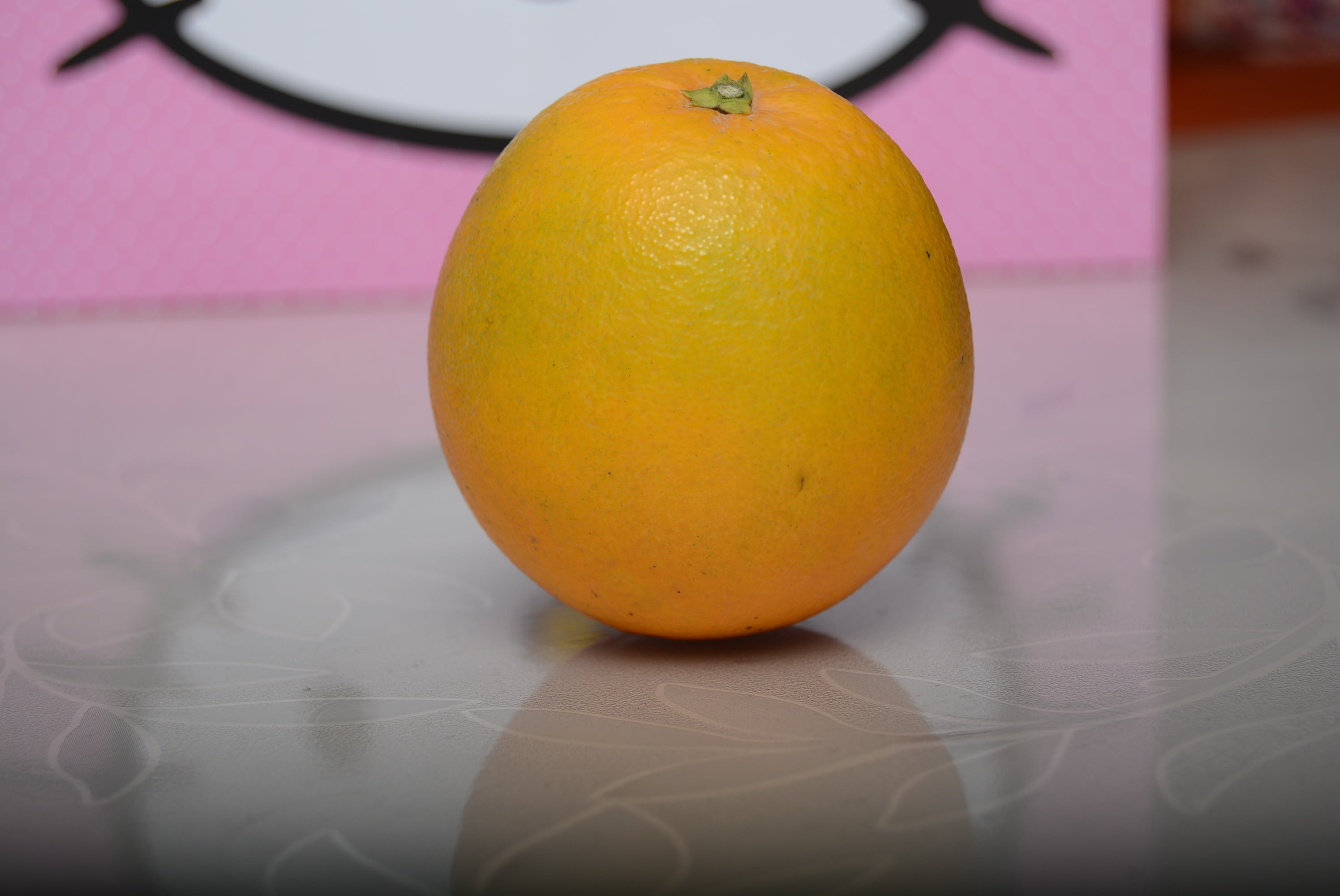 2K, yellow, citrus fruit, china, table, circle, no people, studio shot, vitamin c, single object, ripe, acid, freshness, food and drink, navel orange, HD Wallpaper