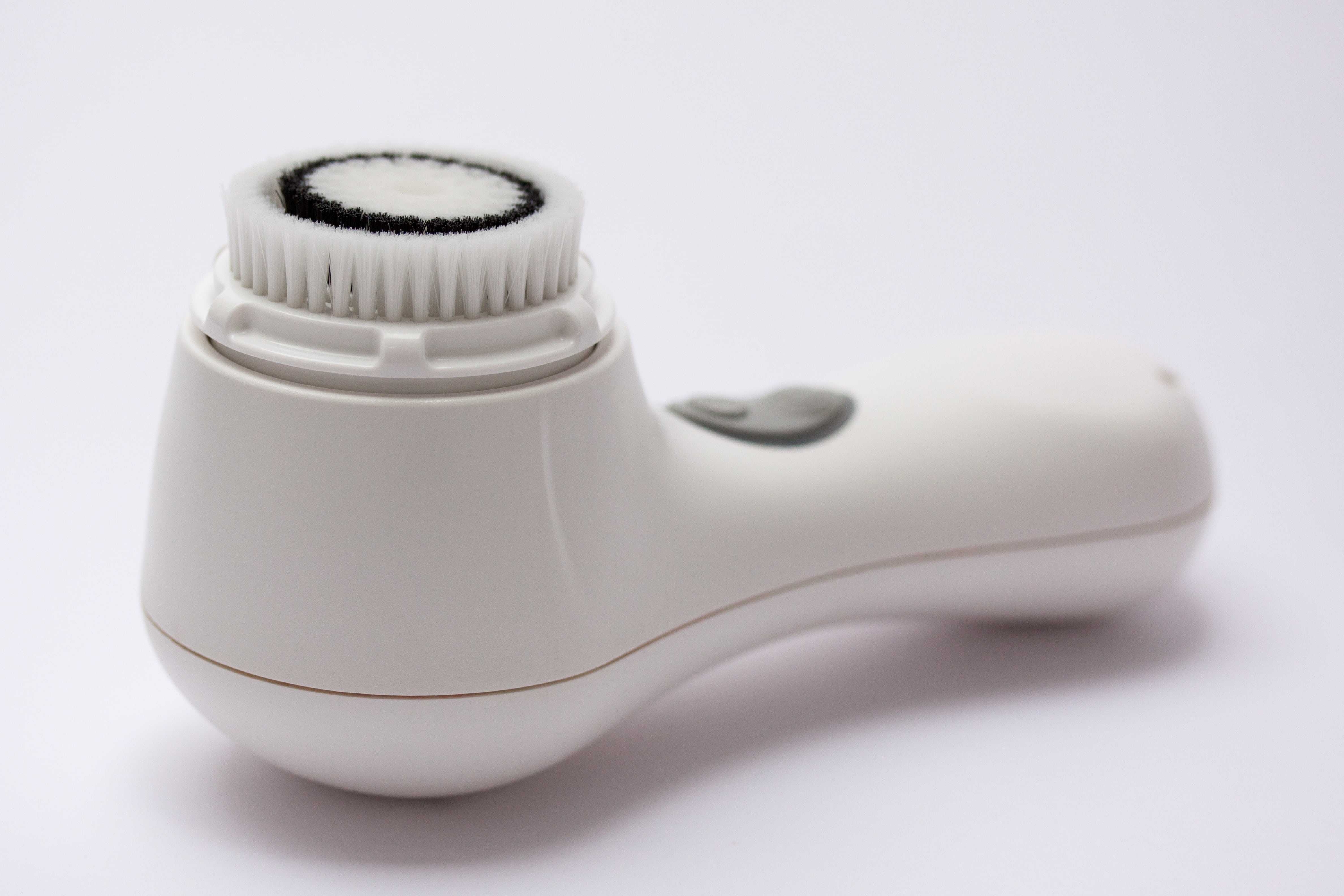 technology, professional facial cleansing, white, indoors, fine complexion, beauty, fun, communication, dermatology, beauty care, studio shot, ergonomic, HD Wallpaper