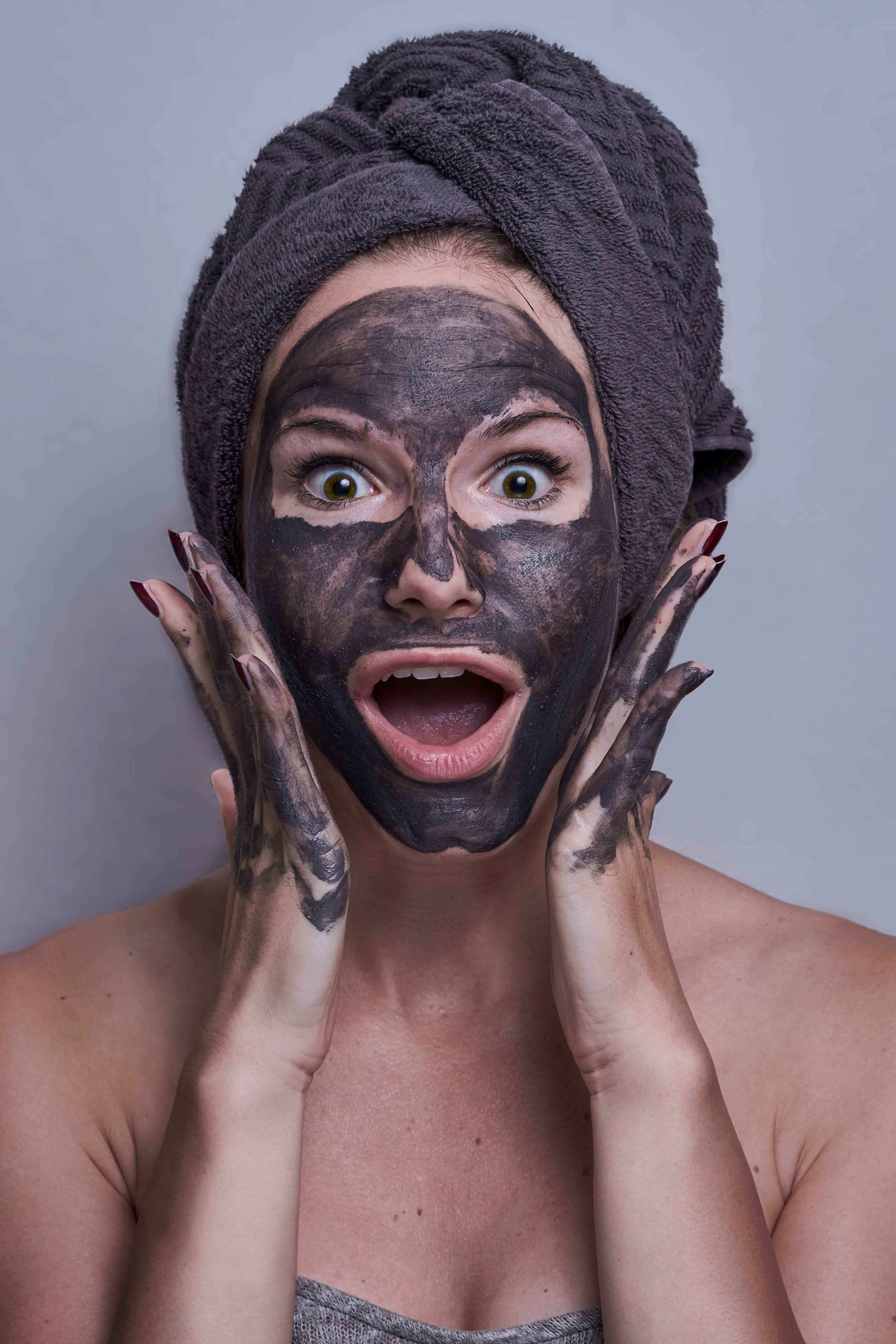 young adult, bad, one person, scared, hairstyle, cosmetics, gray background, close-up, woman, amazed, female, body part, mouth, face, surprise, mouth open, Phone HD Wallpaper