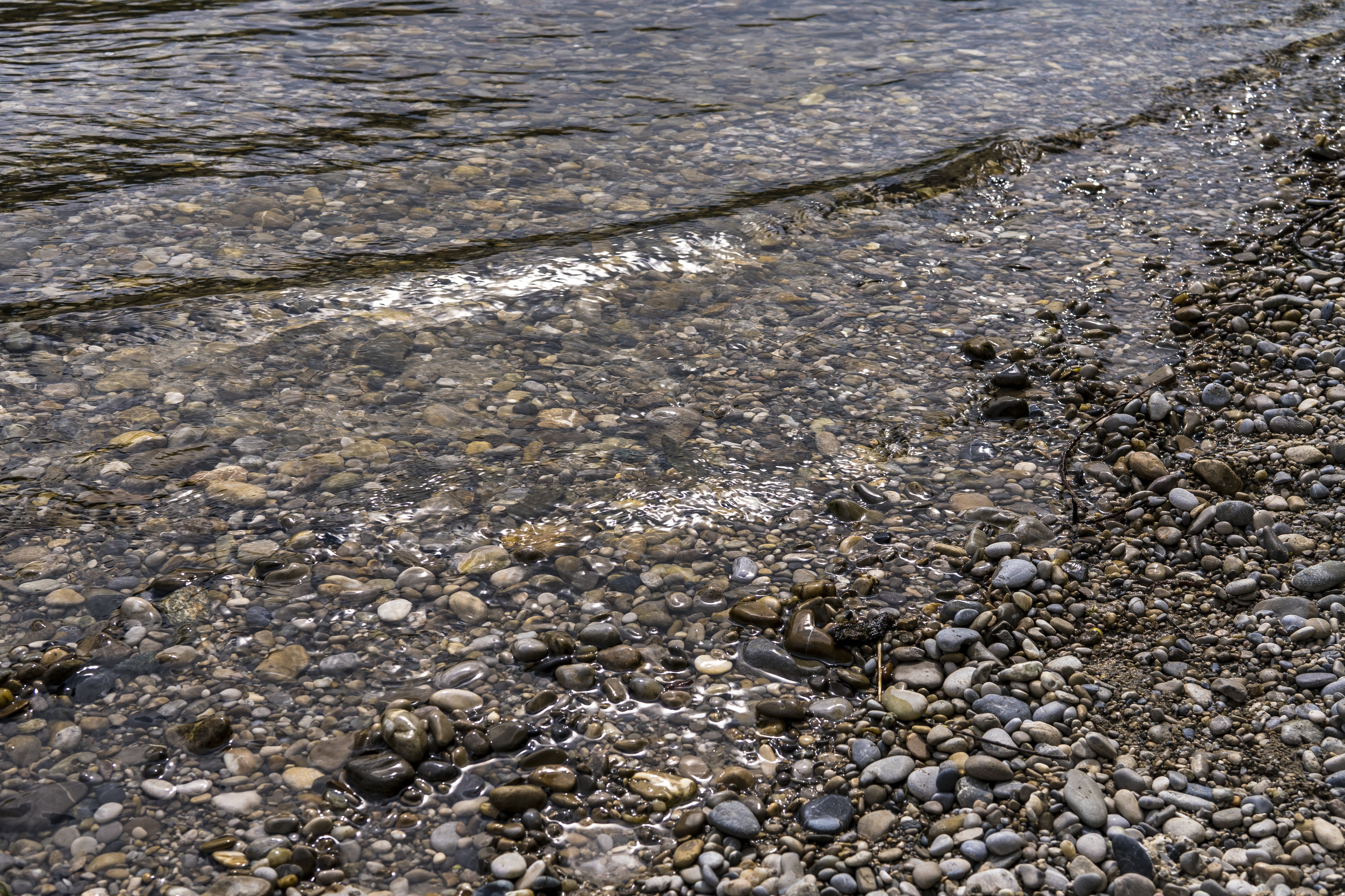 day, high angle view, full frame, land, 5K, bank, wet, low tide, lake, sea, river, reflections, rock, stone - object, textured, nature, no people, solid, HD Wallpaper