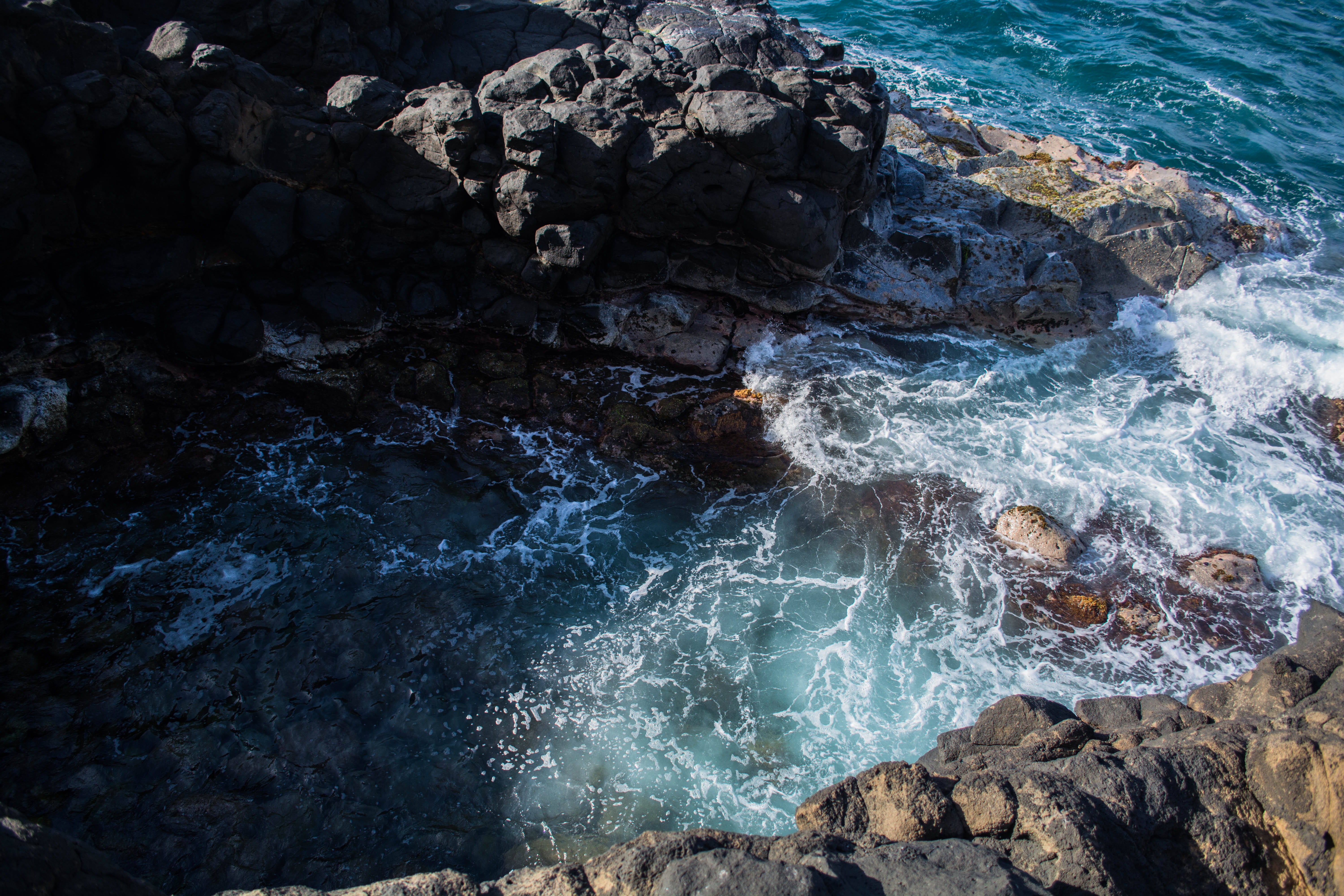 water, wave, boulder, rocks, aquatic sport, high angle view, beach, flowing water, waves, rock formation, foam, solid, power in nature, scenics - nature, HD Wallpaper
