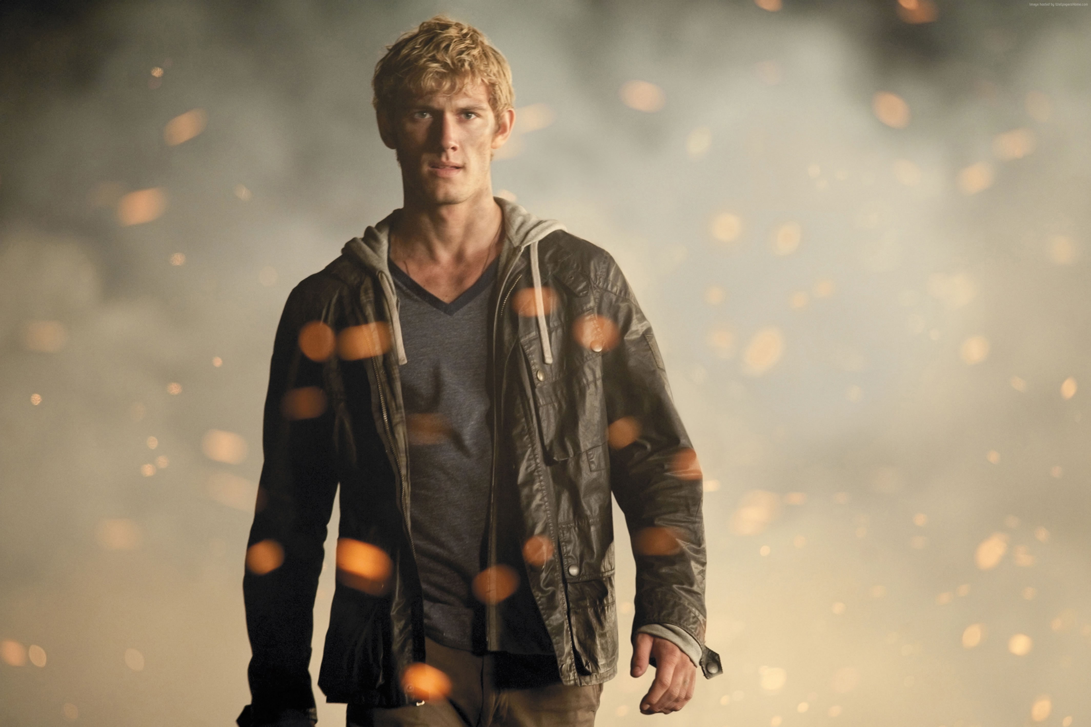 looking at camera, Alex Pettyfer, nature, actor, young adult, hairstyle, 4K, three quarter length, front view, Most Popular Celebs, portrait, focus on foreground, HD Wallpaper