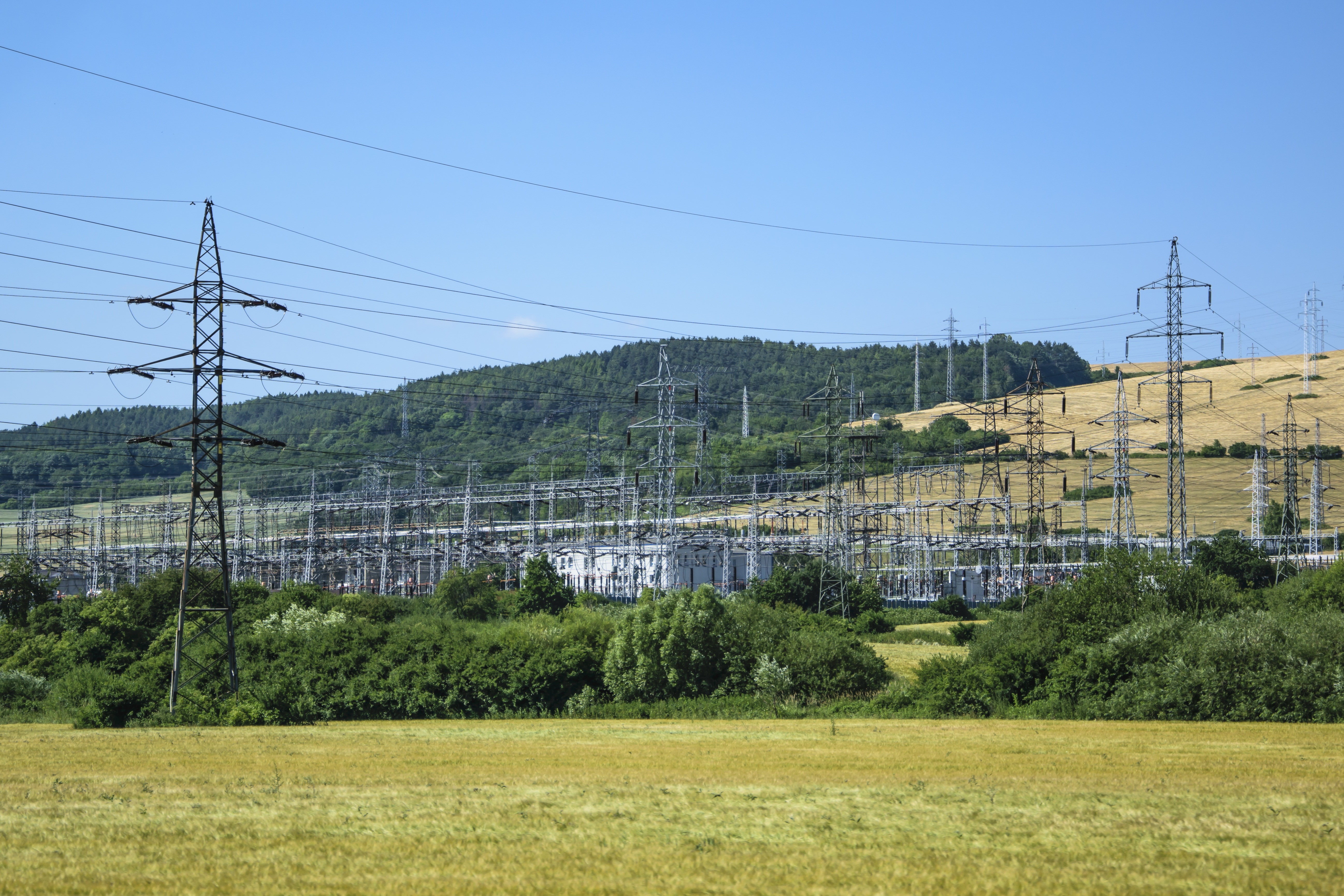 telephone line, energy sales, 5K, power transmission, cheap energy, clear sky, connection, landscape, environmental protection, electricity, architecture, HD Wallpaper