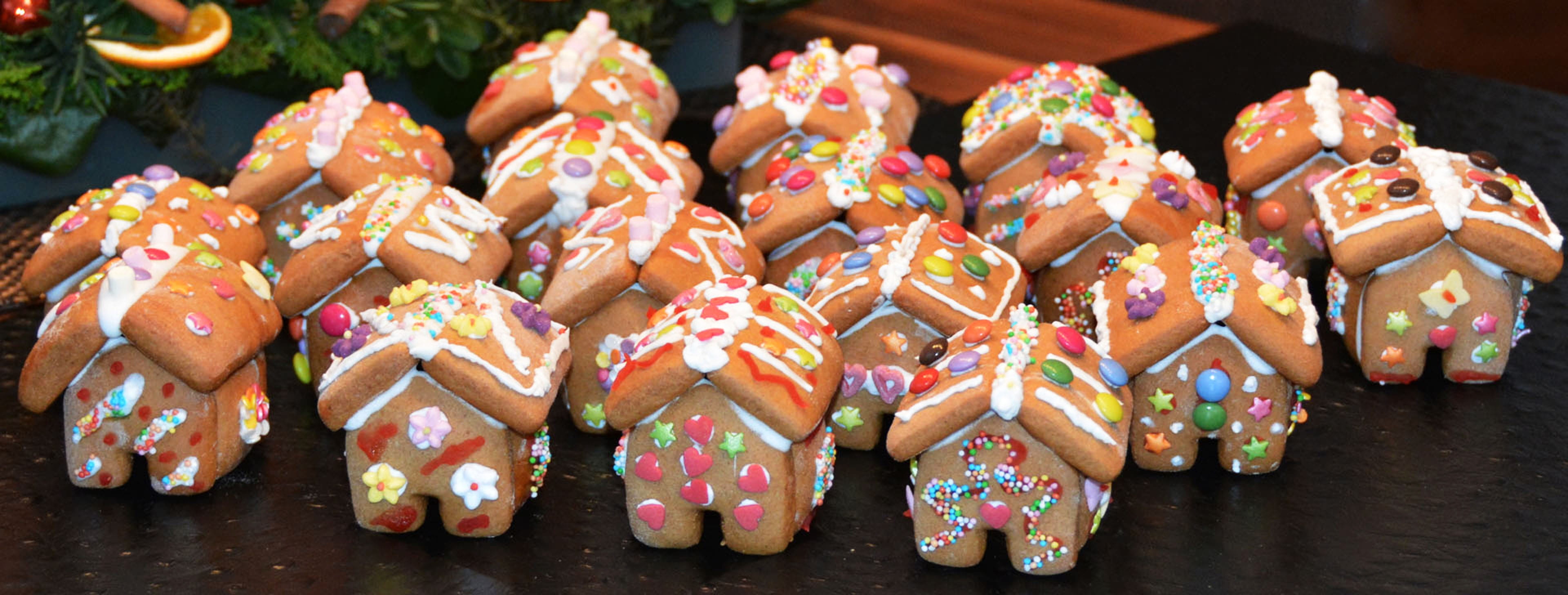 snack, house, gingerbread house, cookie, holiday, no people, frosting, unhealthy eating, eat, lot, bake, candy, baked, dessert, icing, sweet, christmas, HD Wallpaper