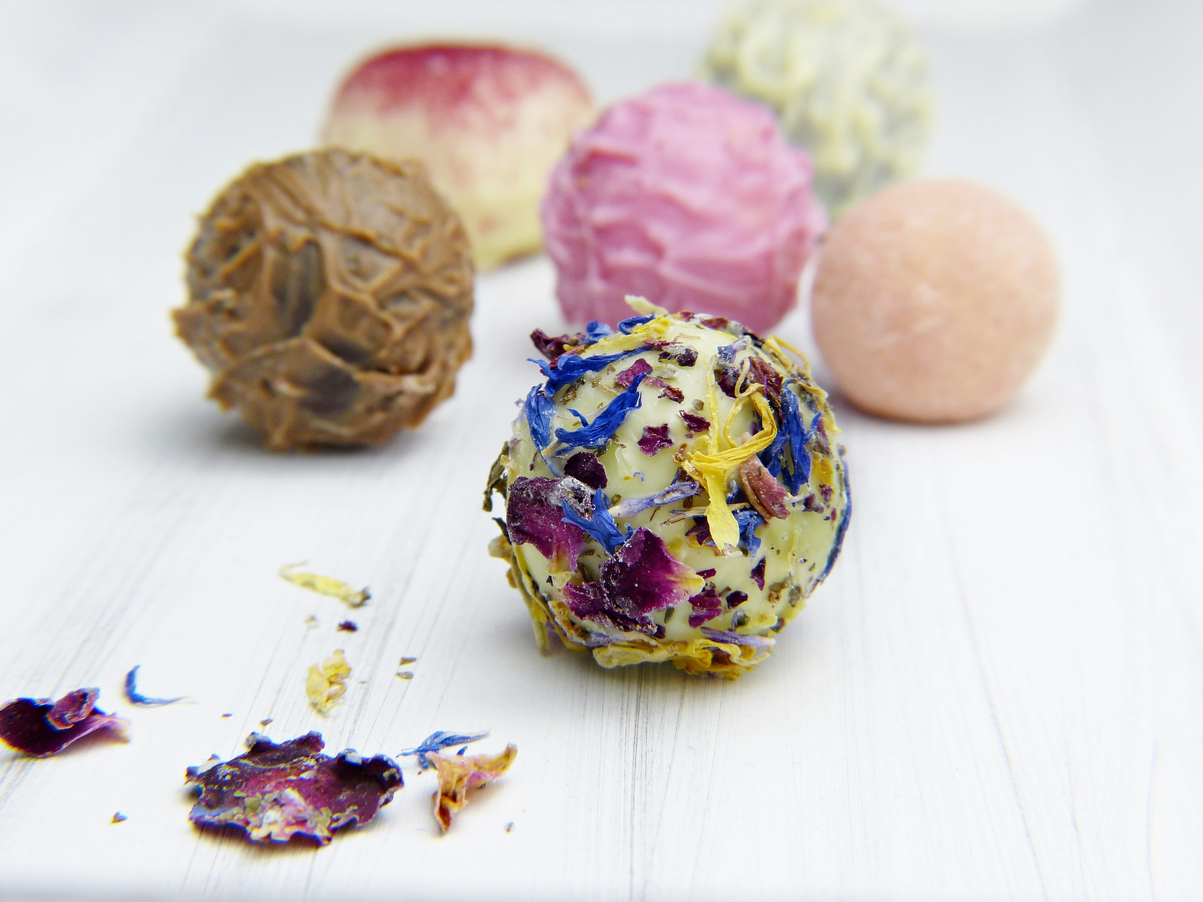 indoors, food, chocolatier, table, calories, fine chocolates, nibble, invitation, close-up, truffle, birthday, stevia, temptation, food and drink, multi colored, HD Wallpaper