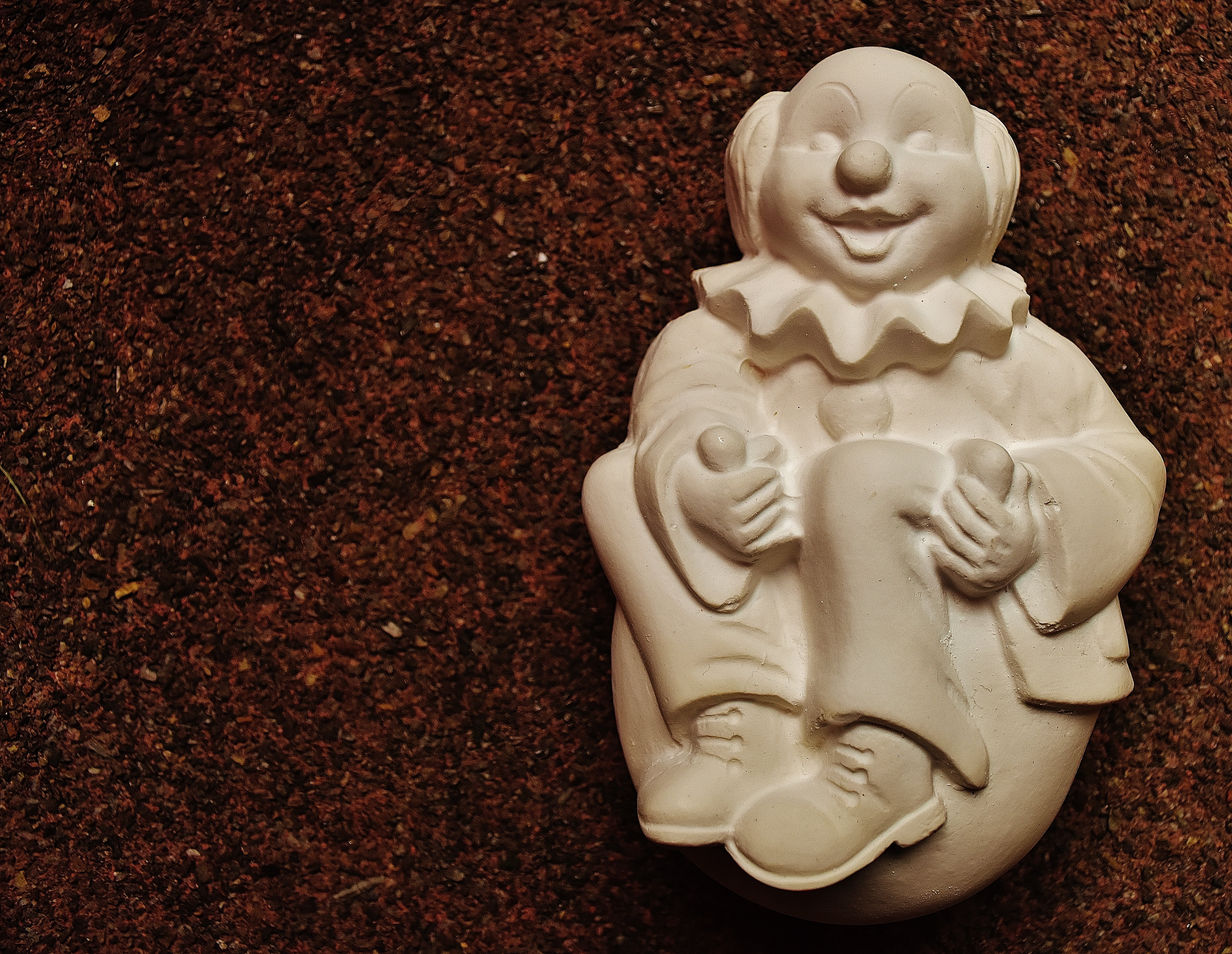 belief, ornate, gypsum, male likeness, brown, human representation, sculpture, still life, table, self-made, hand labor, clown, blank, unpainted, craft, HD Wallpaper