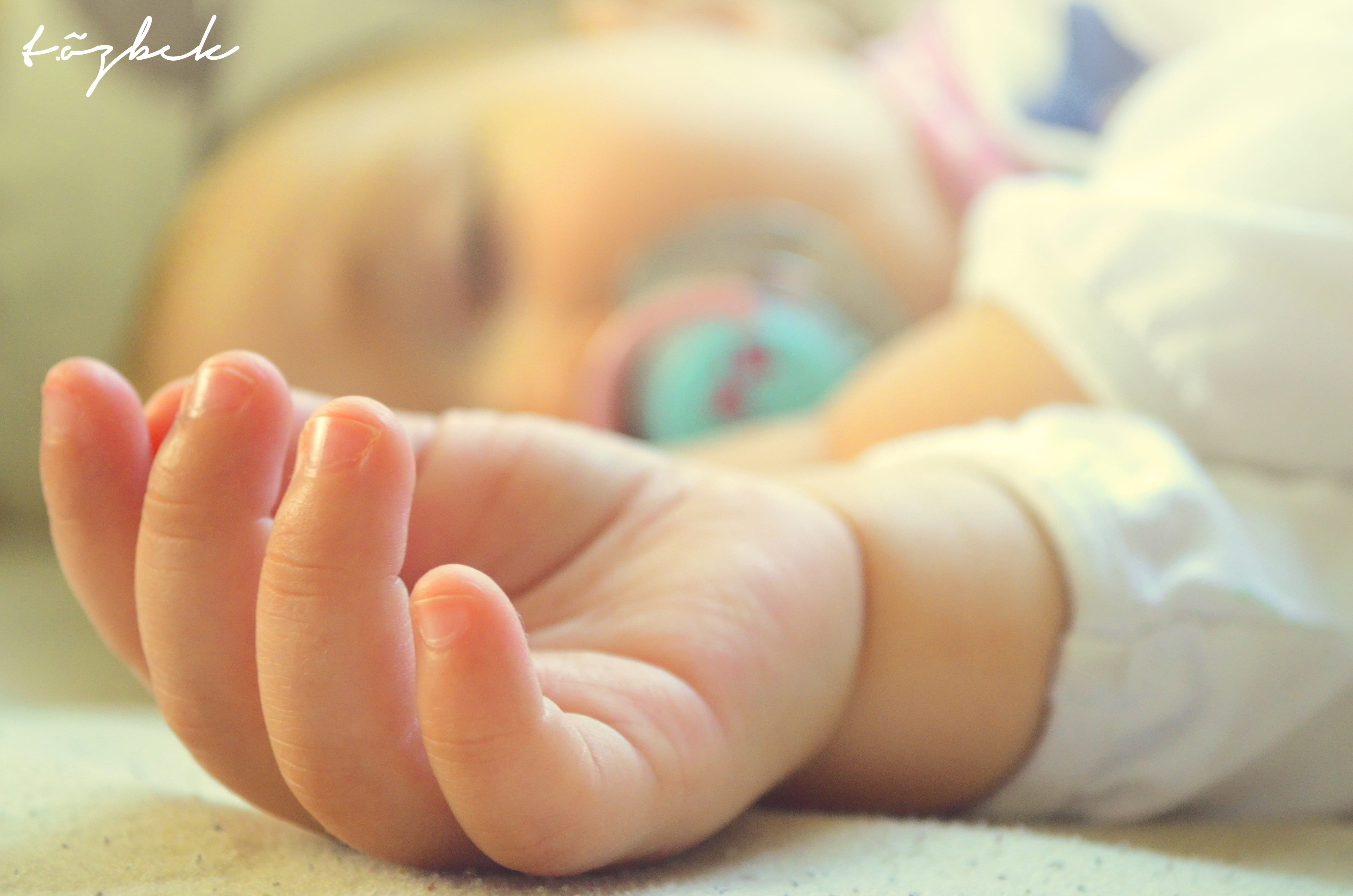 sensitivity, sleep, 4K, the innocence, young, people, sweet, human body part, body part, s, bamo, princess, laying, close-up, hand, photography, childhood, HD Wallpaper
